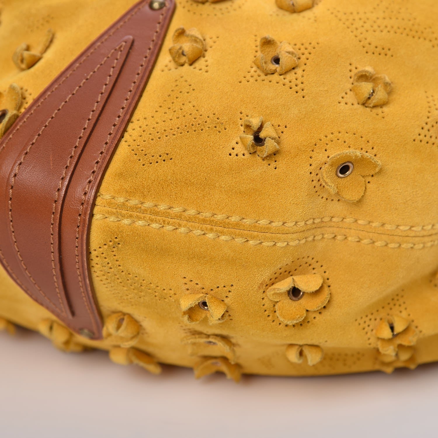 Louis Vuitton Suede Mahina Fleurs Onatah GM Maize 10 of 10