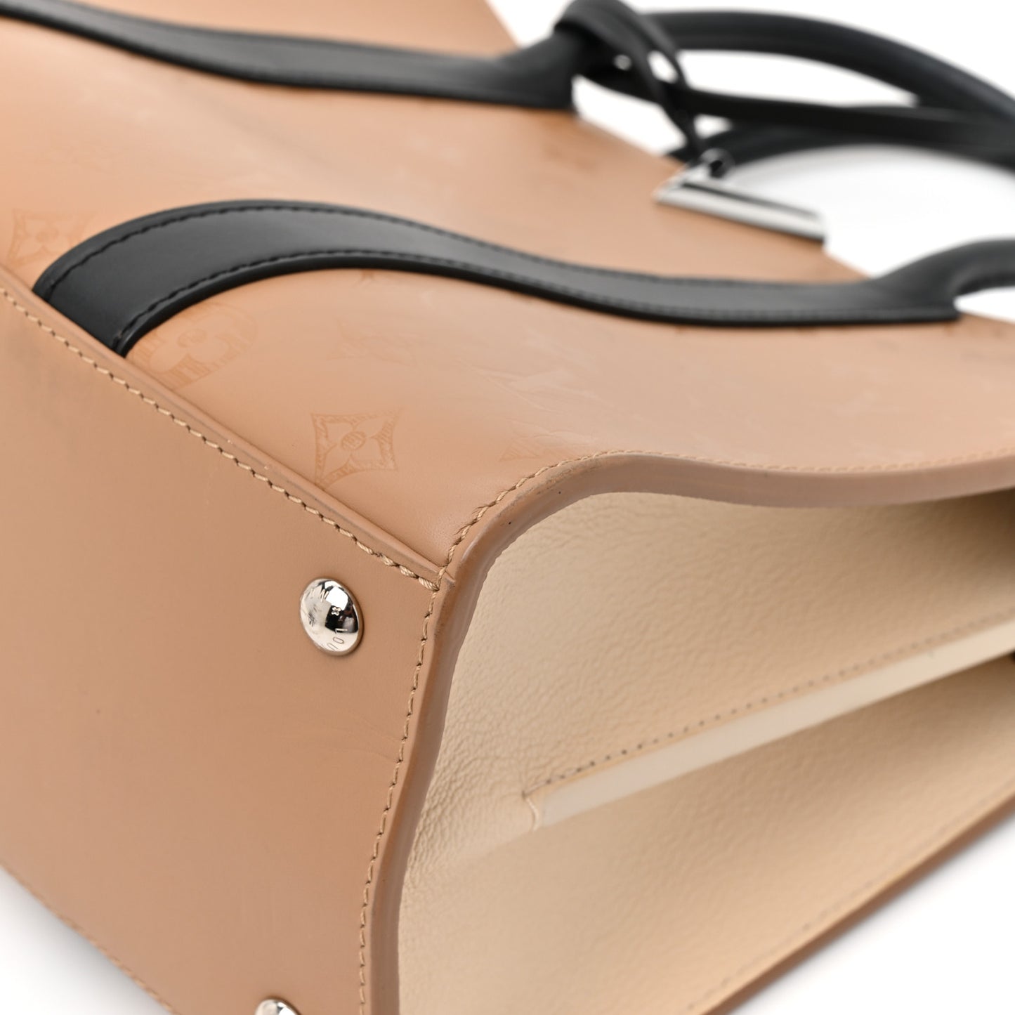Monogram Cuir Plume Very Tote MM Sesame Creme