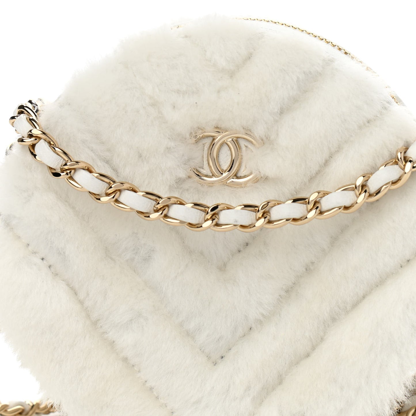 Fur Chevron Quilted Round Clutch With Chain White