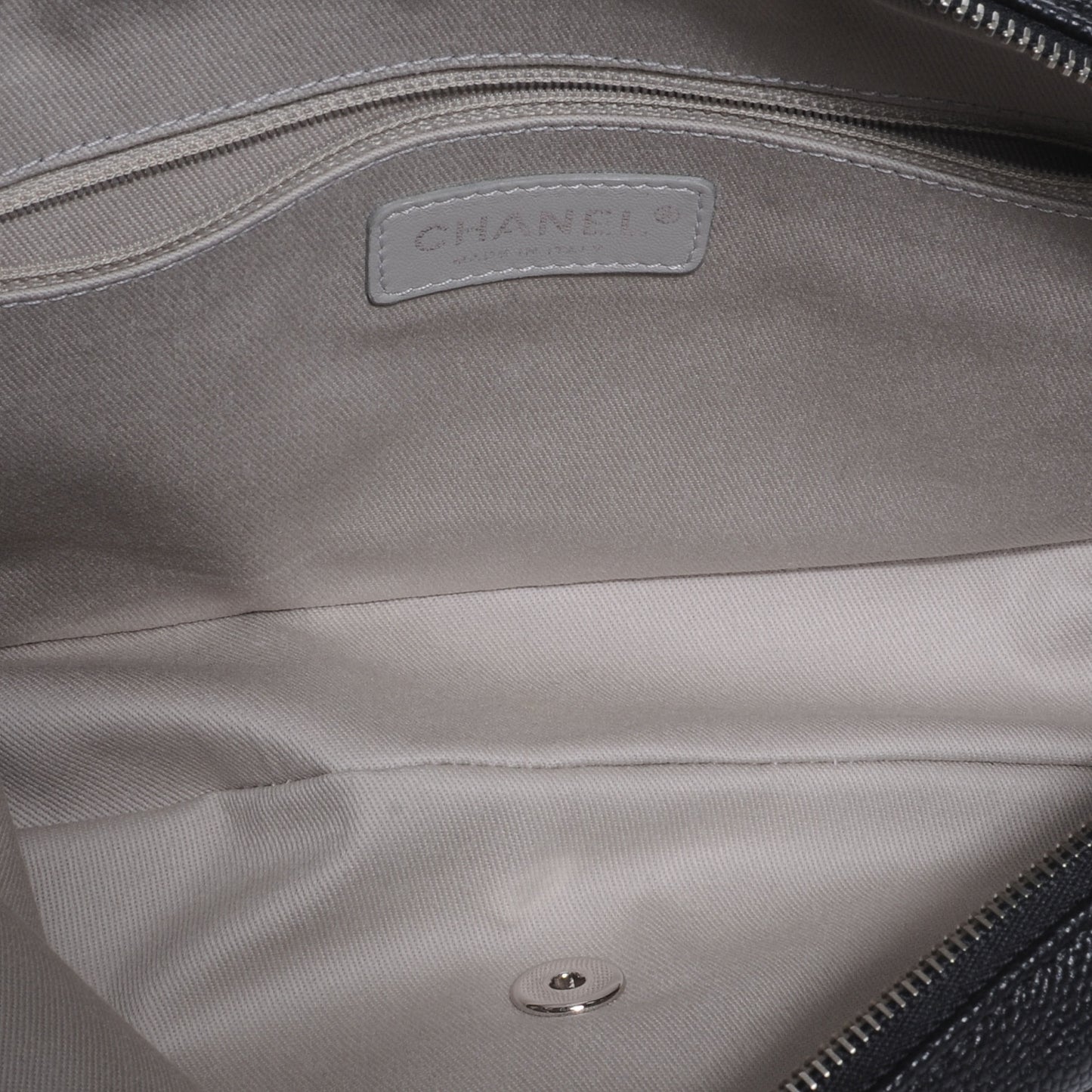 Caviar Jumbo Easy Flap Black