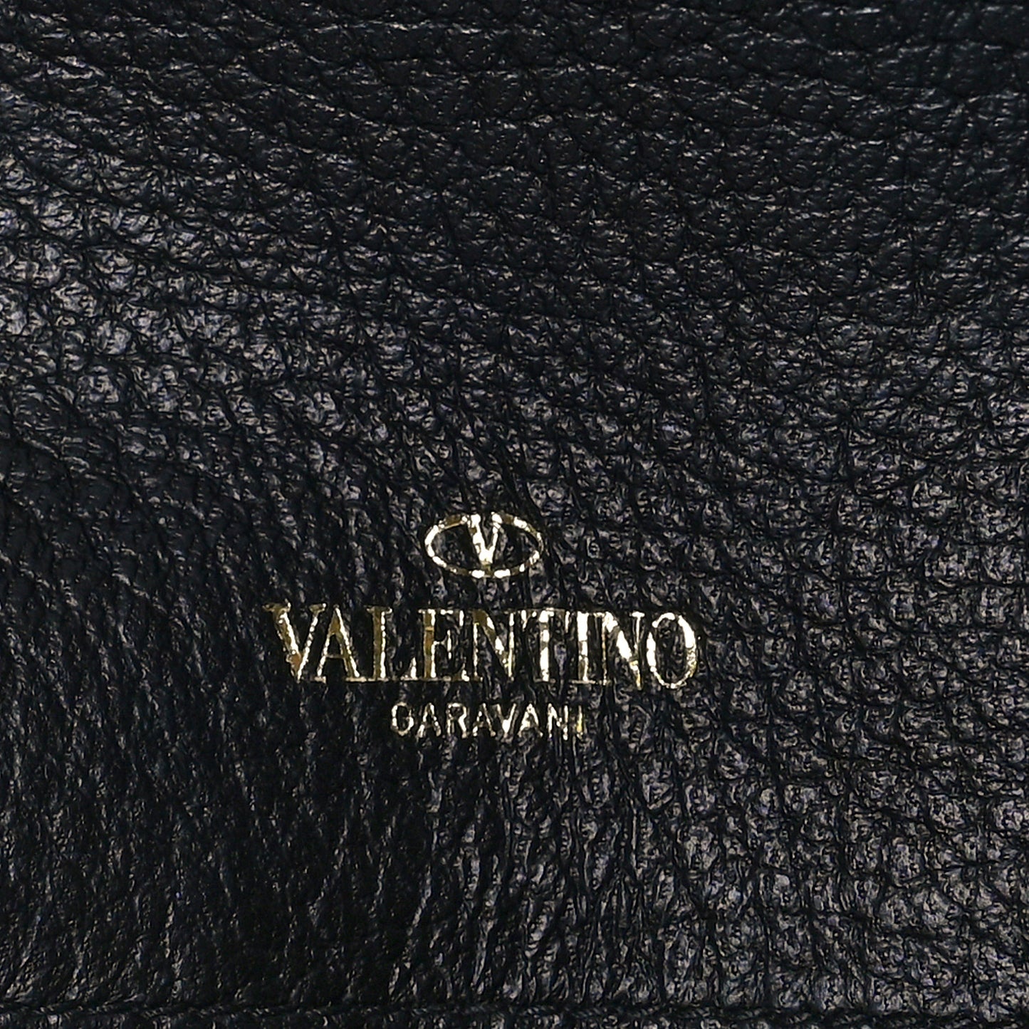 Metallic Pebbled Calfskin Rockstud Flap Wallet On chain Platino