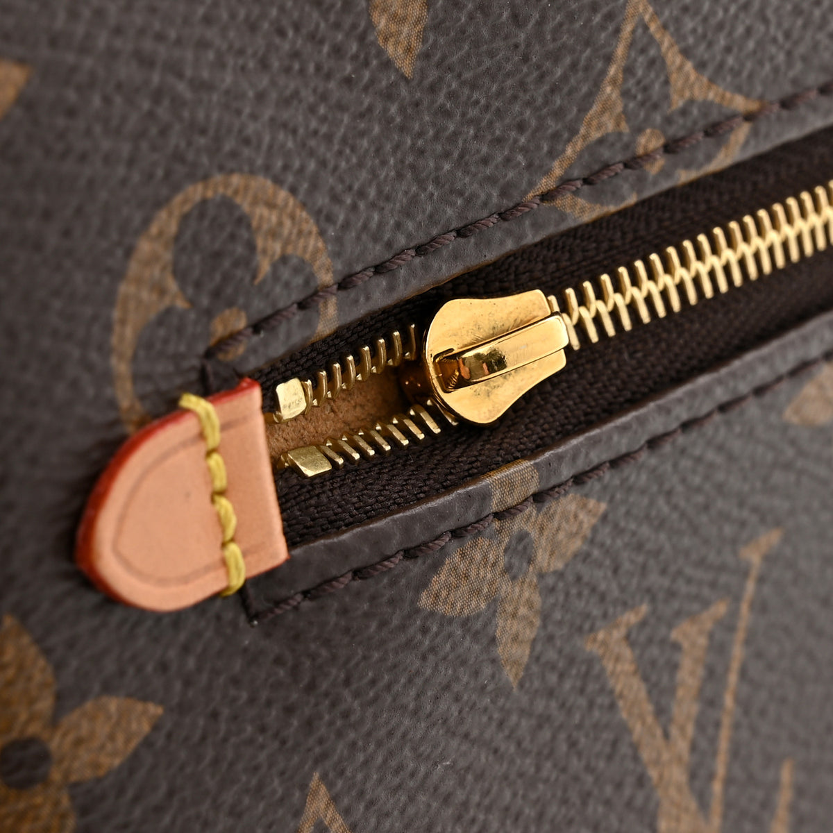Monogram Loop