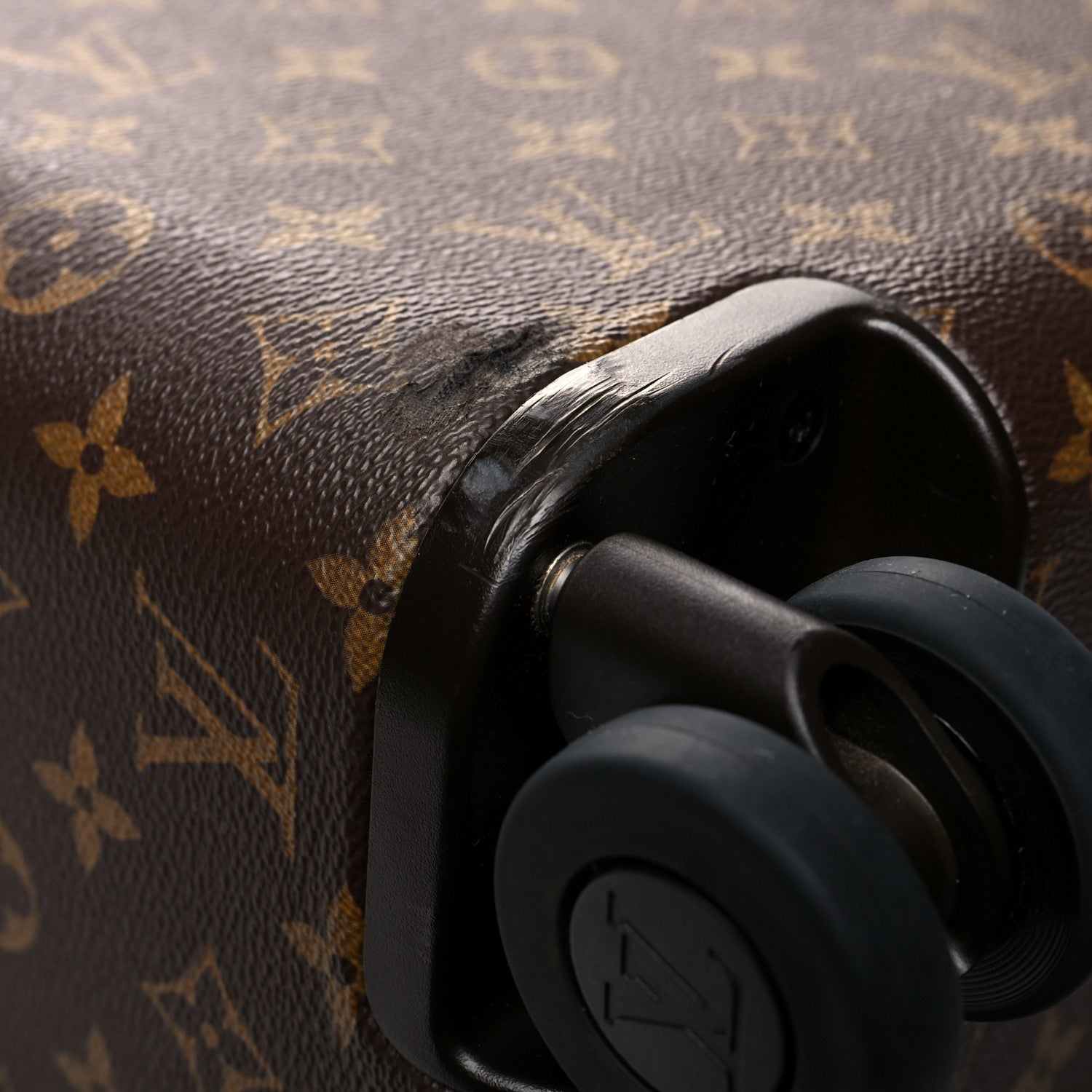 Louis Vuitton Monogram Horizon 70 8 of 18