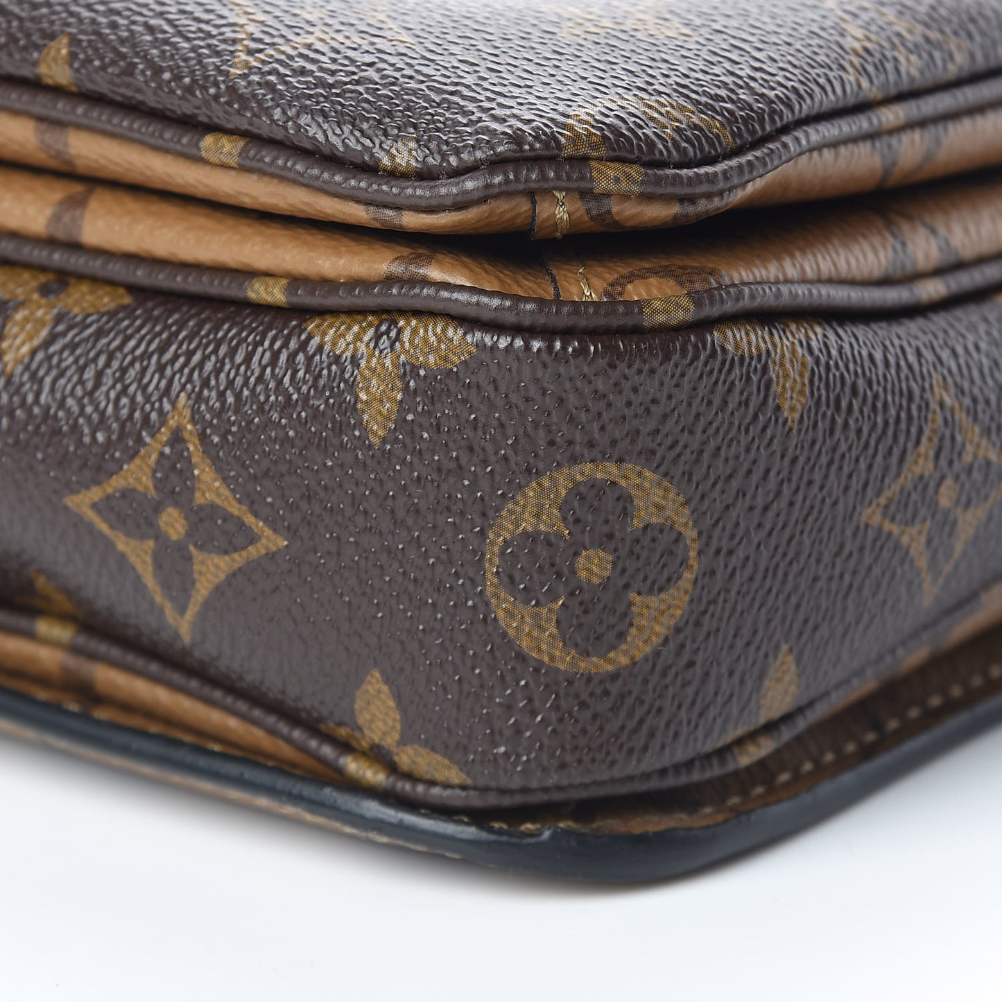 Reverse Monogram Pochette Metis