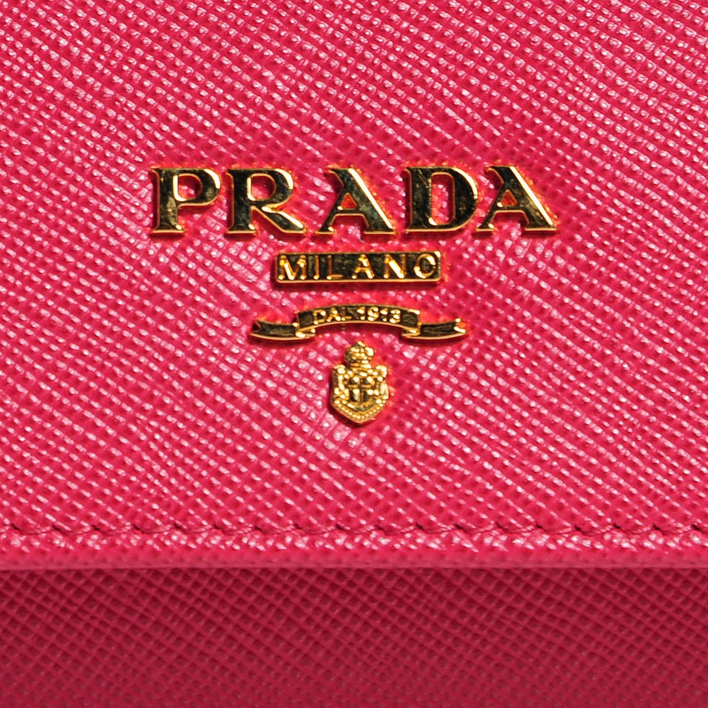 Saffiano Metal Oro Chain Wallet Peonia