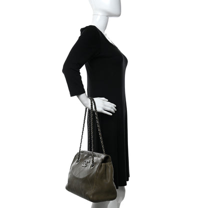 Chanel Washed Calfskin Diamond Stitch Large Hamptons Shopping Tote Green 2 of 15