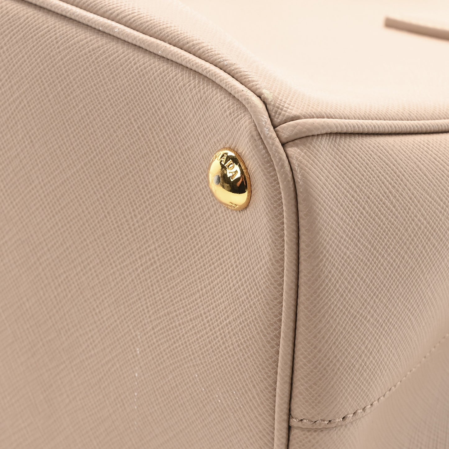 Saffiano Lux Medium Tote Cammeo