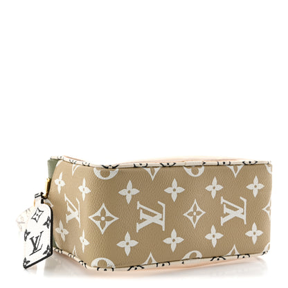Louis Vuitton Monogram Giant Beach Pouch Kaki 4 of 10