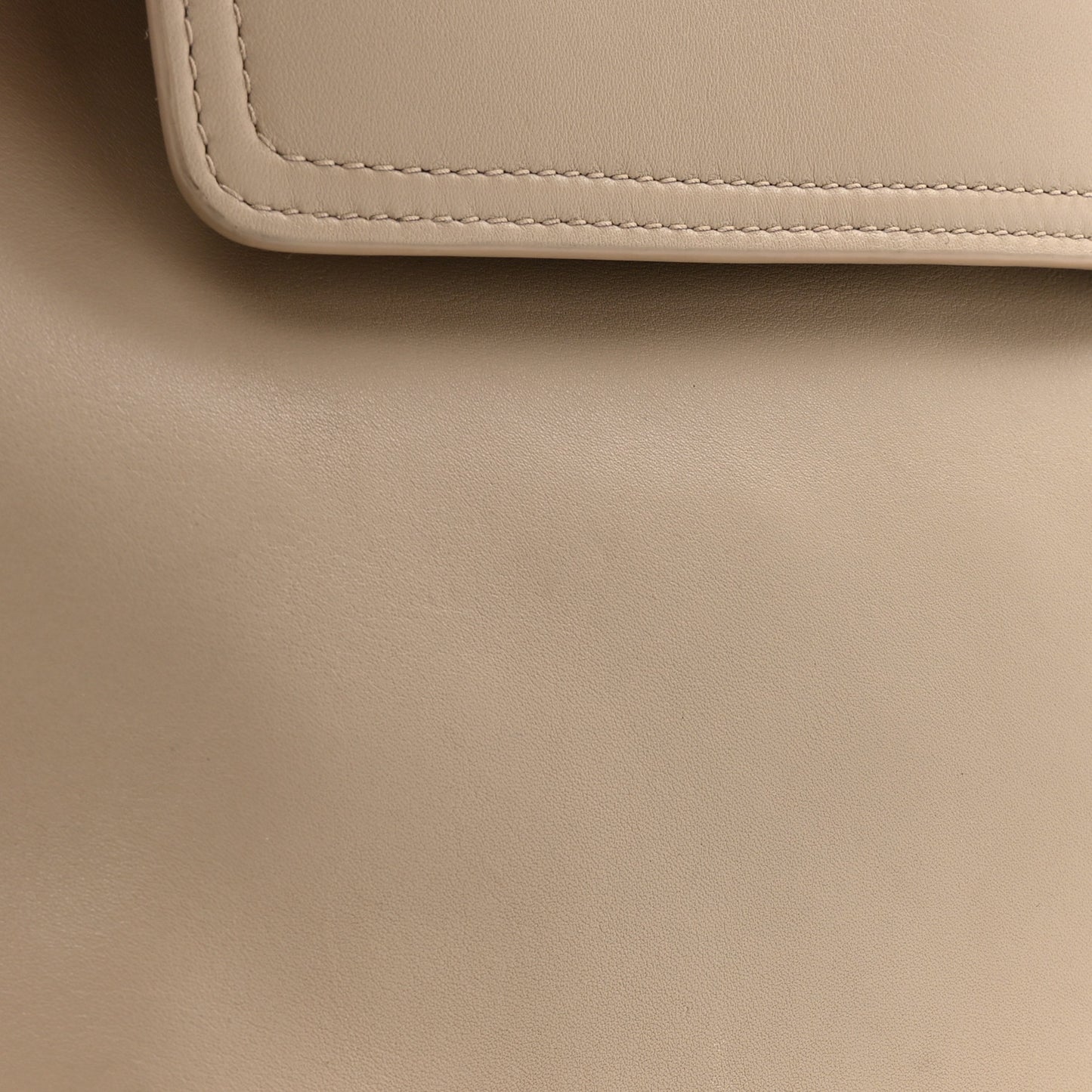 Silky Calfskin Medium Ciao Ciao Ecru