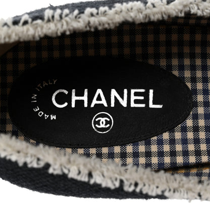 Chanel Tweed Escarpins Camellia CC Pumps 37.5 Navy White 7 of 13