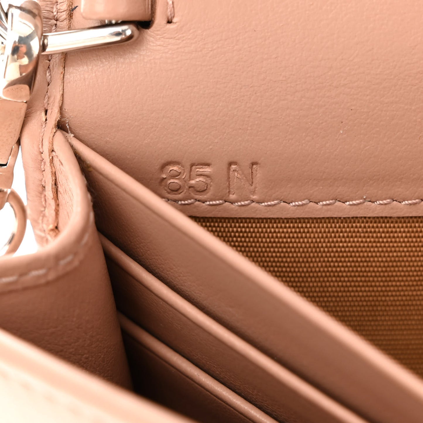 Soft Calfskin Impunture Diagramme Chain Wallet Cipria