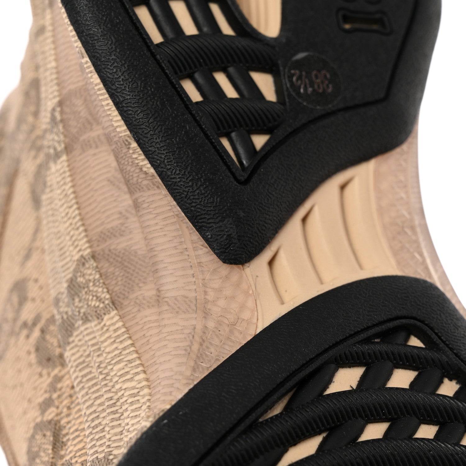 Gucci Ultralight Plume Calfskin Monogram Printed Womens Gucci Run Sneakers 38.5 Beige Ebony 9 of 9