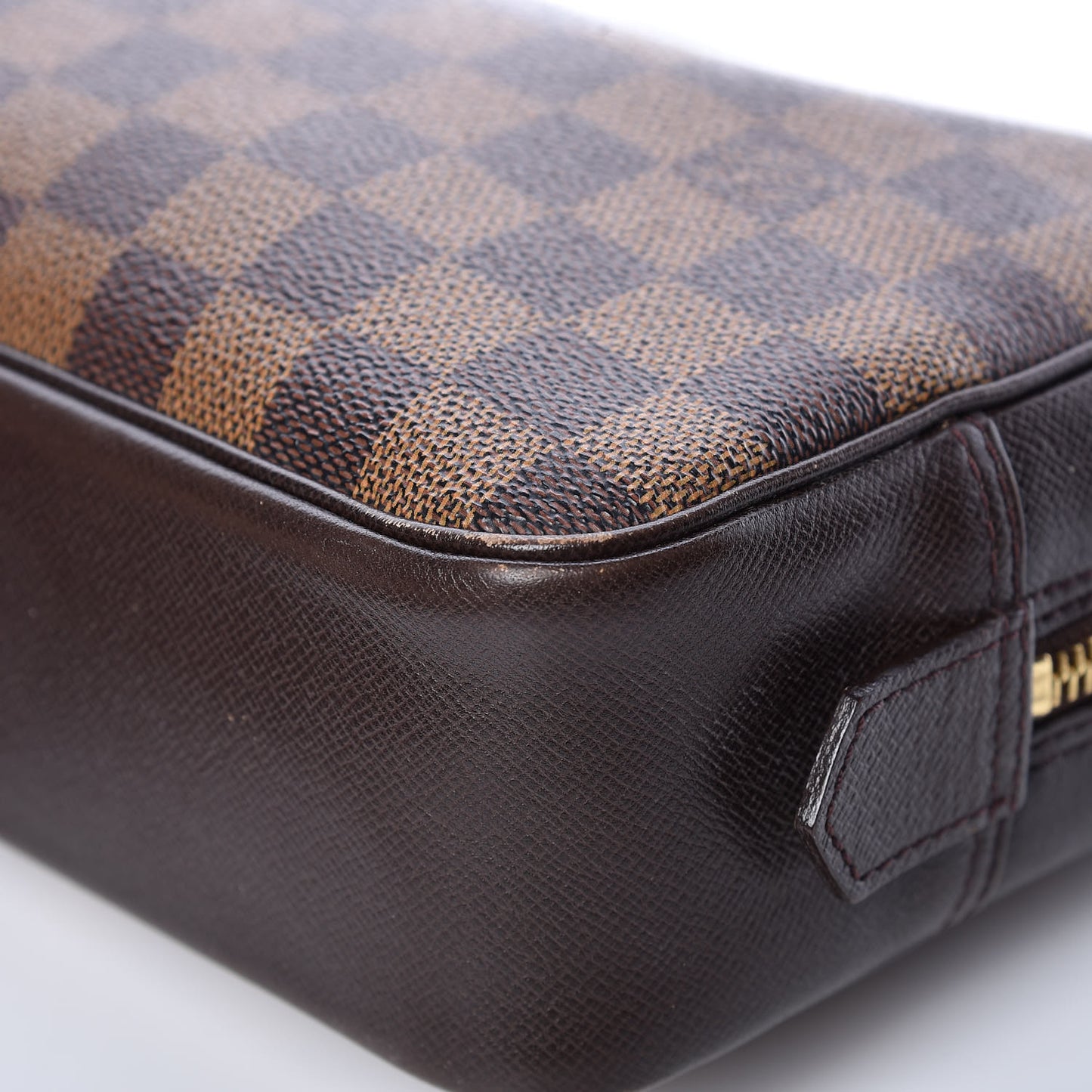 Damier Ebene Trousse Toilette 28