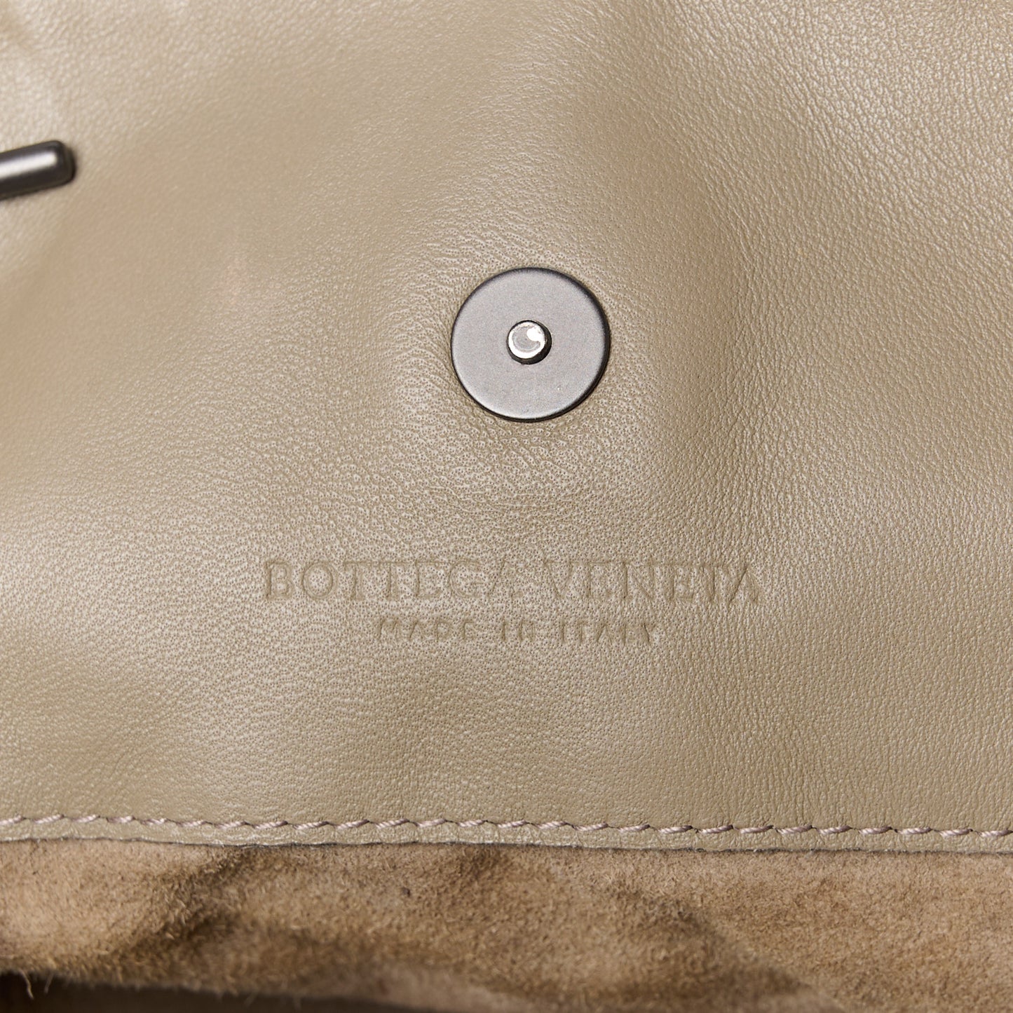 Nappa Intrecciato Medium Pavone Tote Beige Black