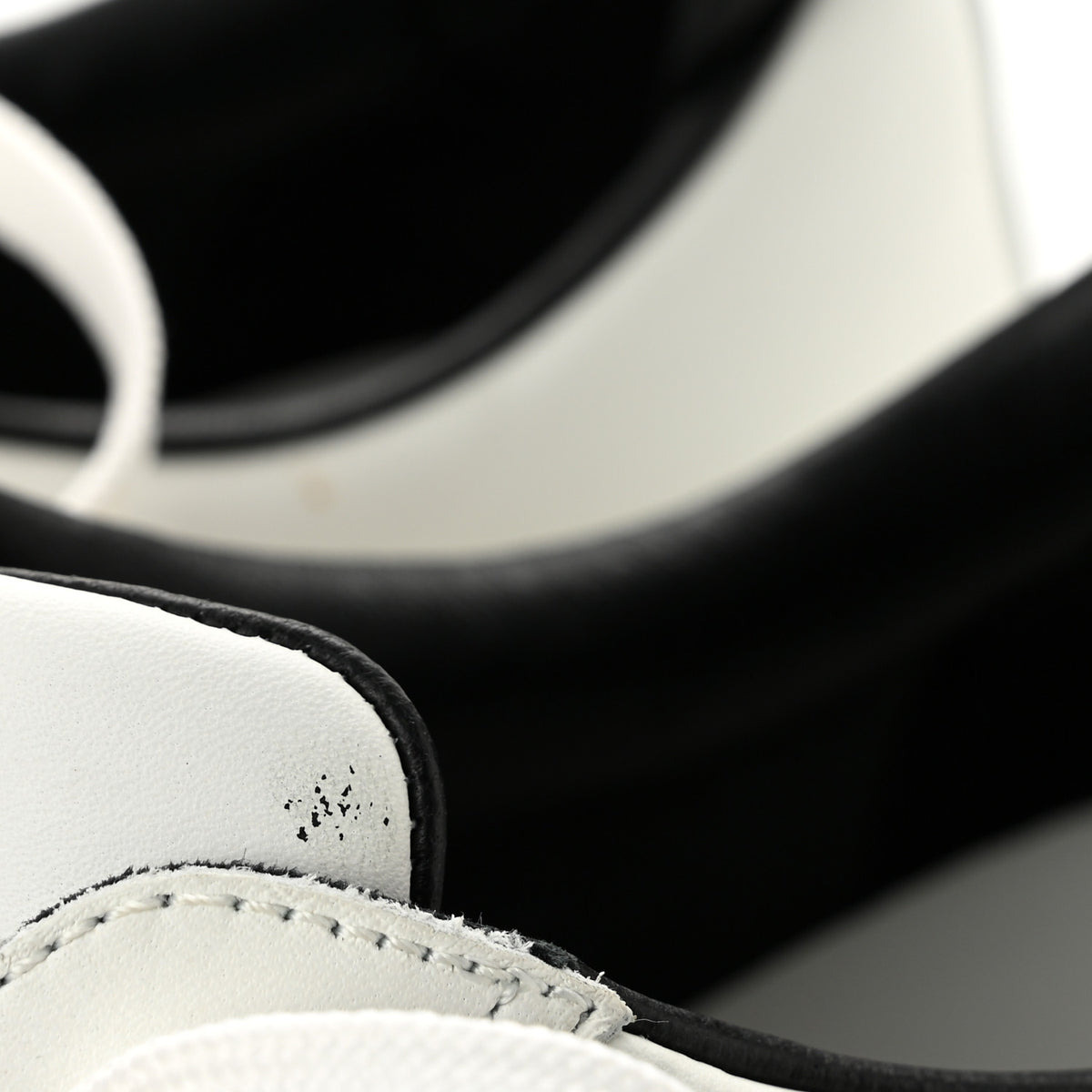 Calfskin Mens CC Sneakers 41 White