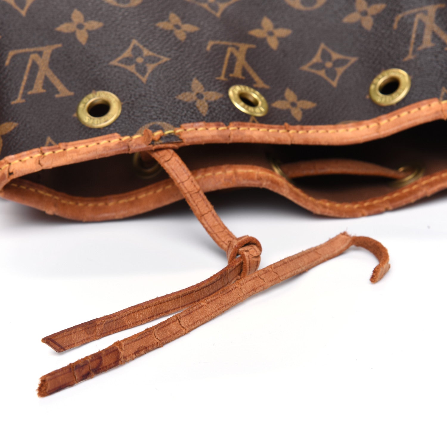 Louis Vuitton Monogram Petit Noe 21 of 29
