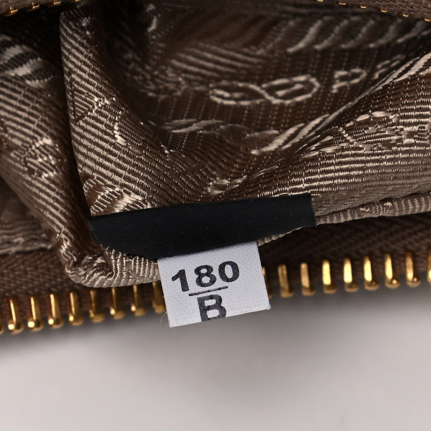 Saffiano Re-Edition 2005 Shoulder Bag Cammeo Beige
