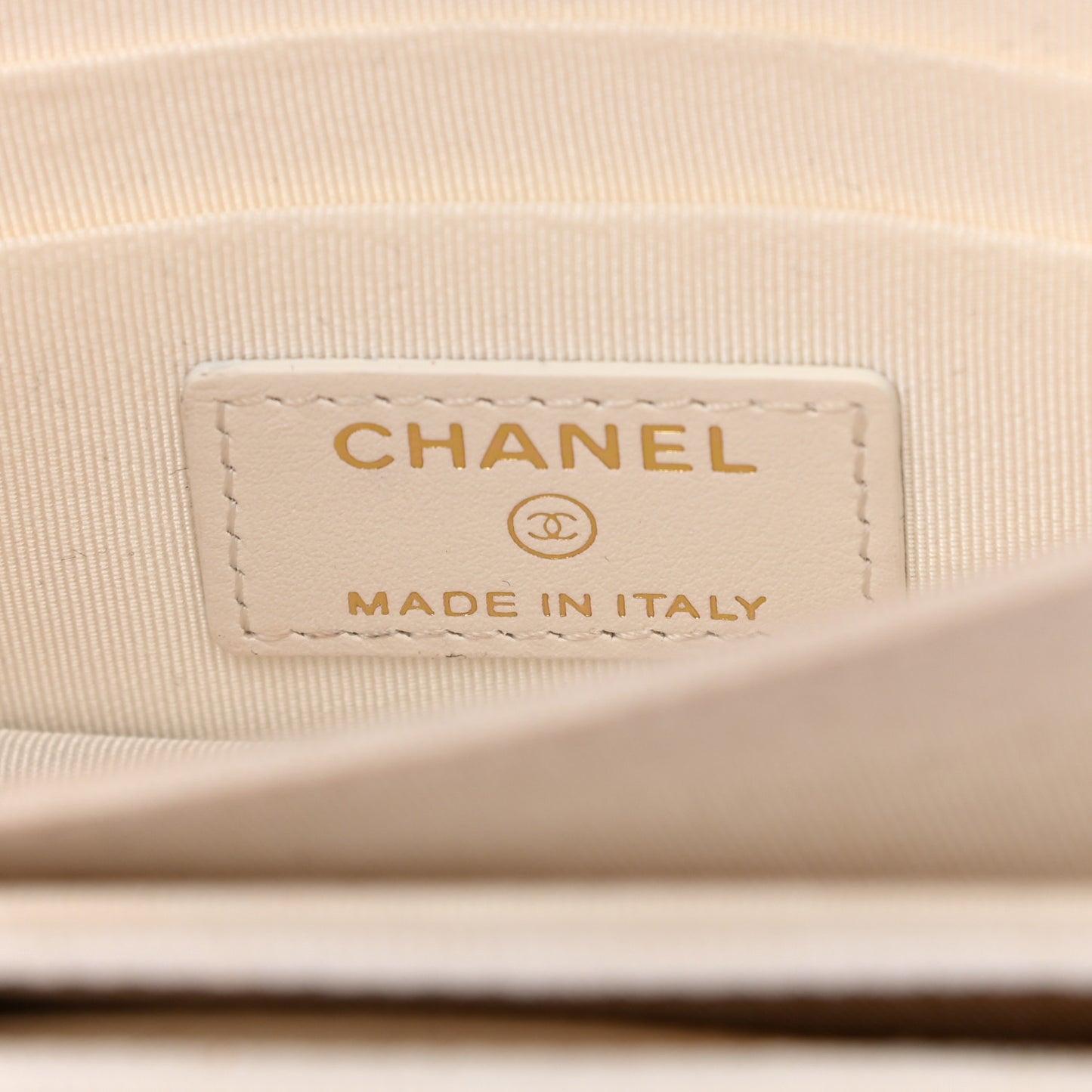 Caviar Quilted Mini Wallet On Chain WOC White
