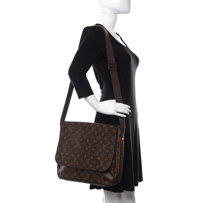 Louis Vuitton Monogram Beaubourg MM Messenger Bag 2 of 10
