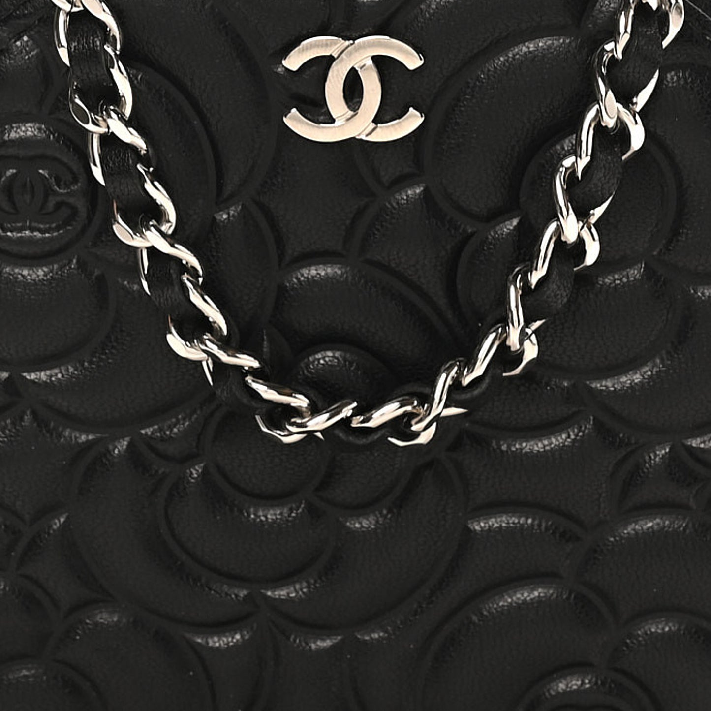 Goatskin Camellia Quilted Round Clutch With Chain Black