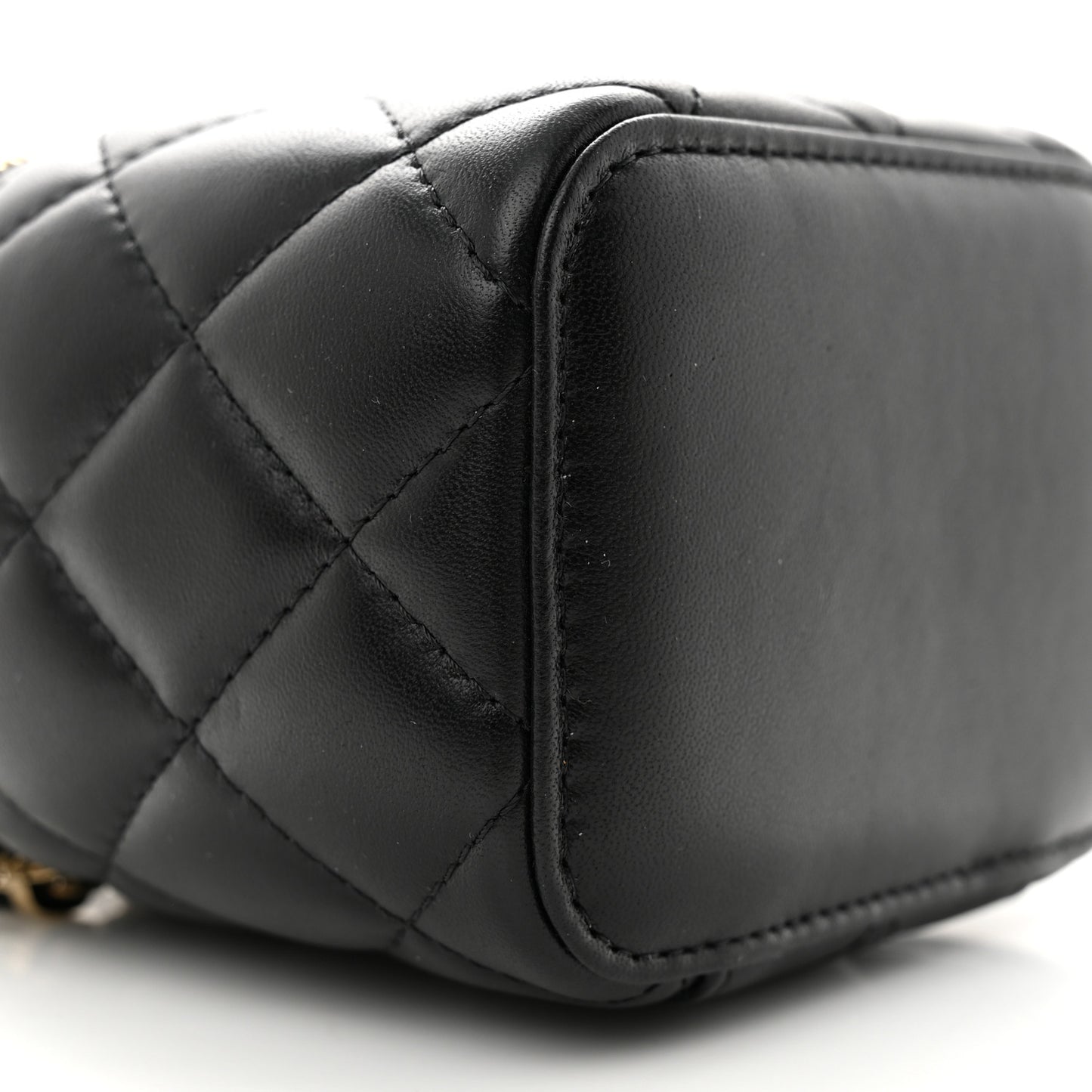 Lambskin Quilted Mini Pearl Crush Vanity Case With Chain Black