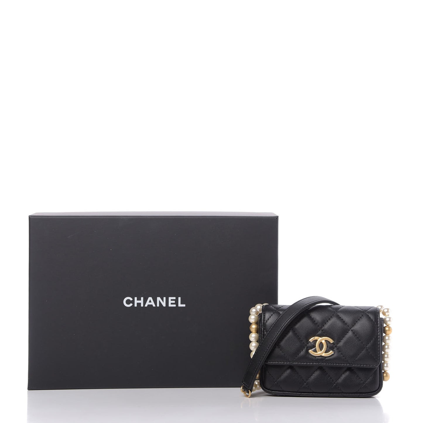 Calfskin Quilted About Pearls Card Holder Flap With Chain Black