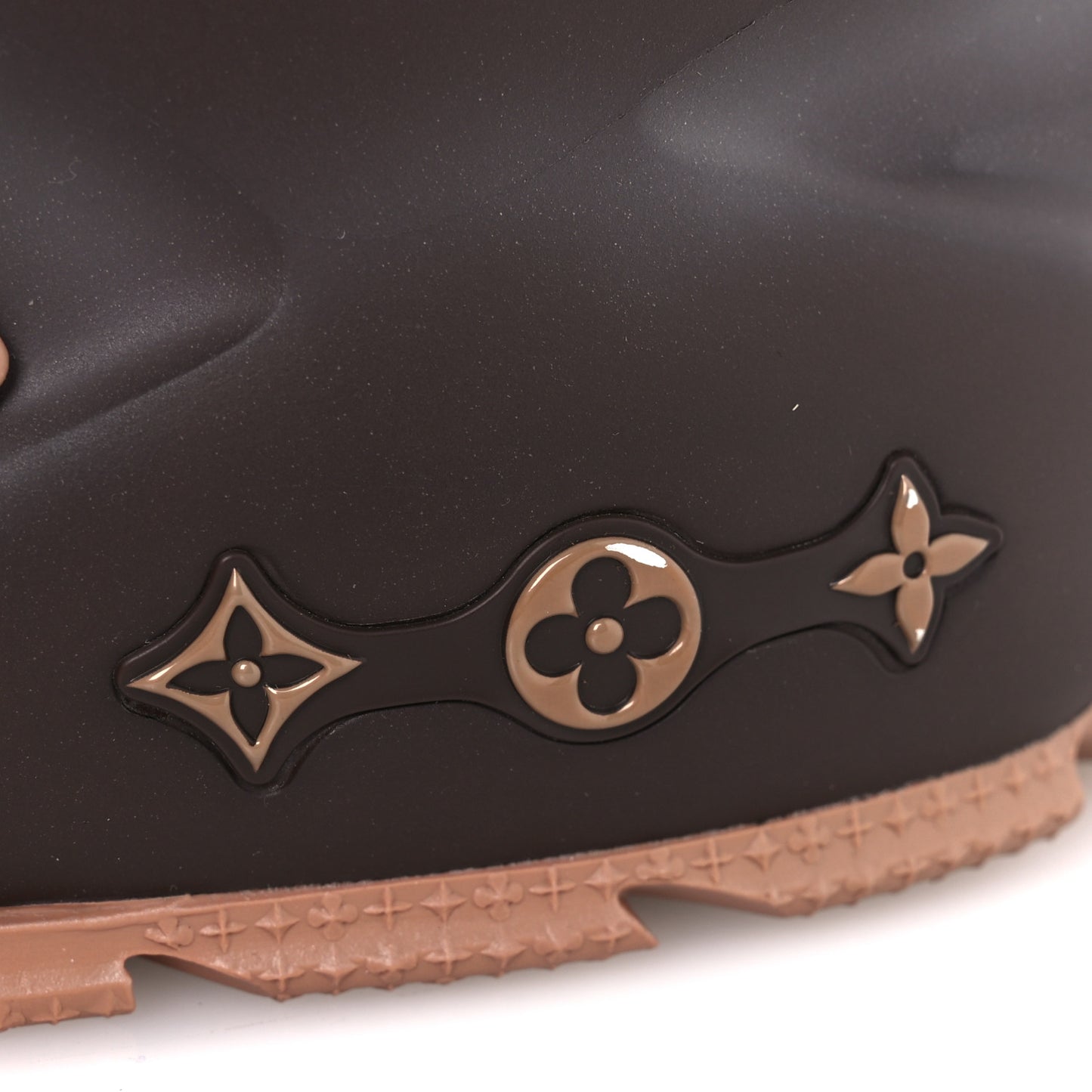 Rubber Mens LV Shark Clogs 8 Mocha