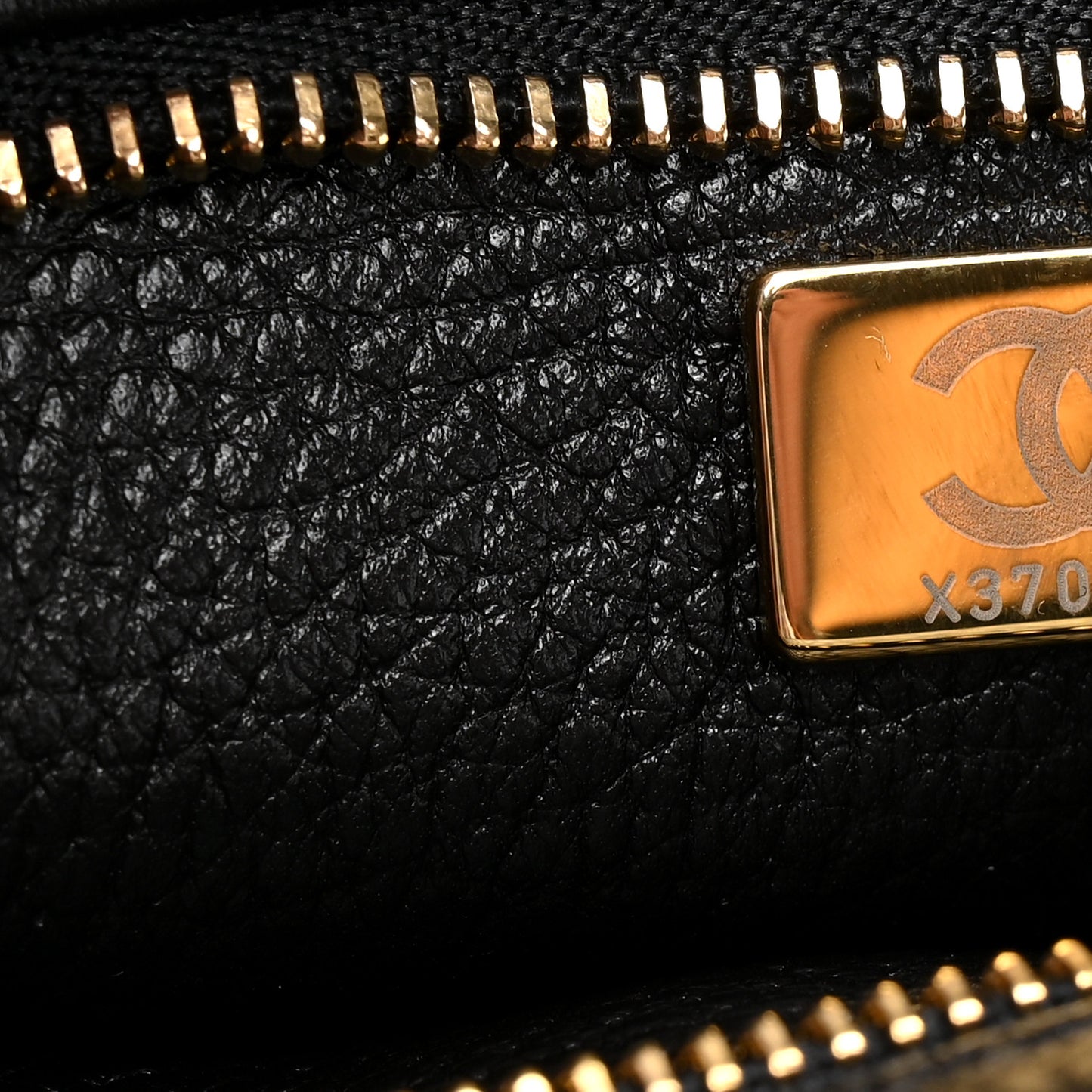 Grained Calfskin Stitched Urban Essentials Small Shopping Bag Black
