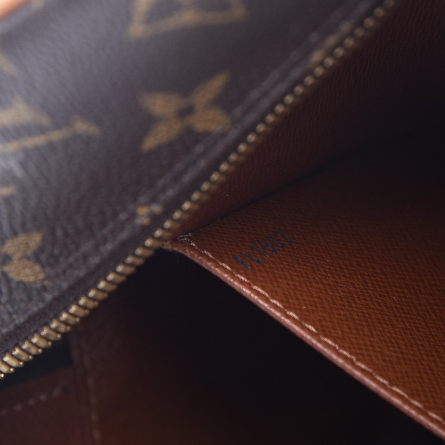 Louis Vuitton Monogram Cite MM 7 of 9