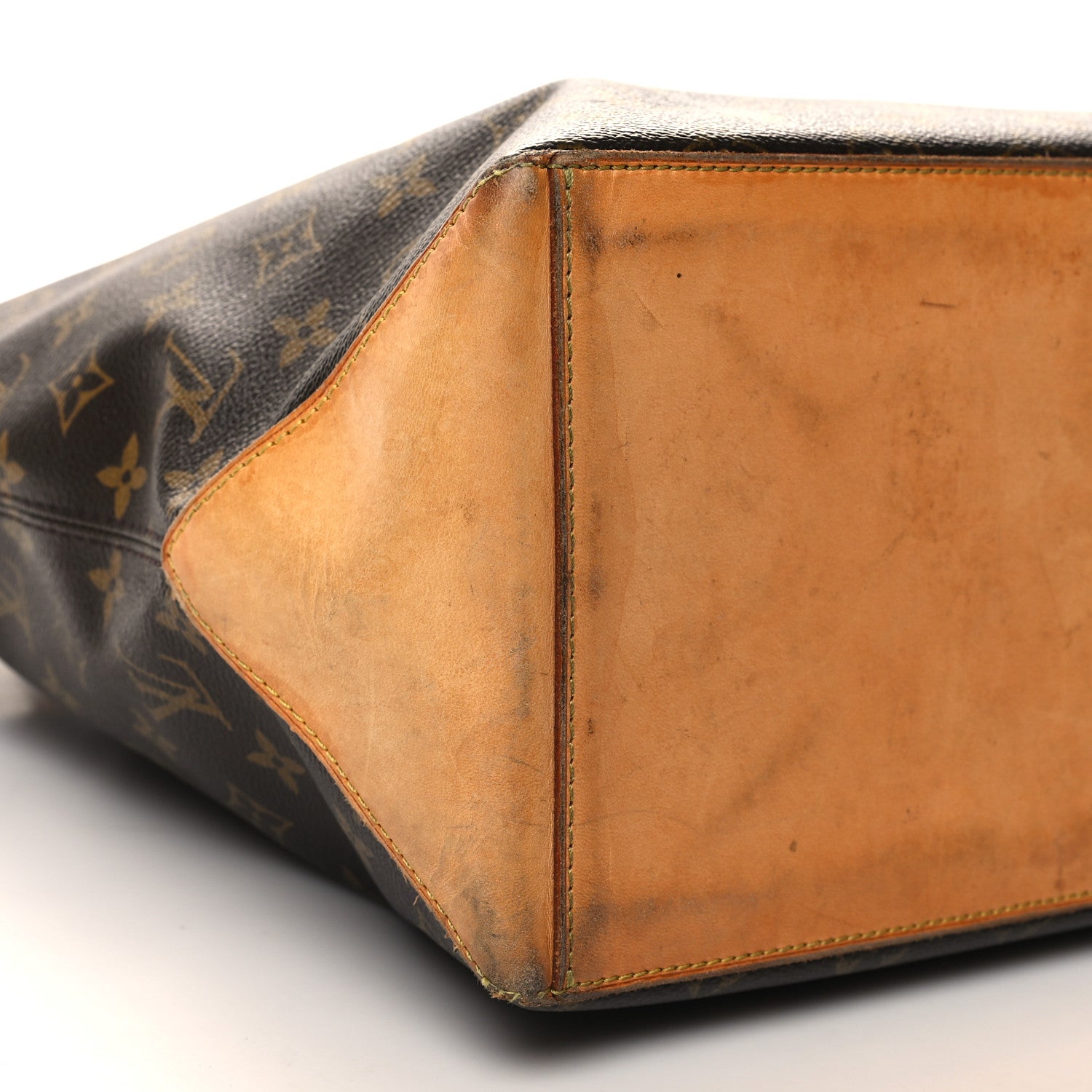 Louis Vuitton Monogram Cabas Mezzo 8 of 10