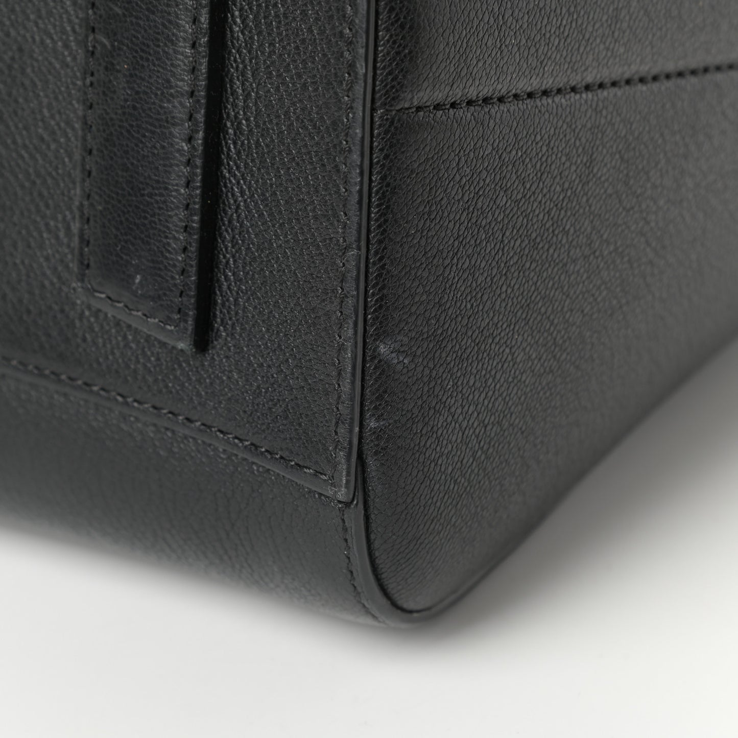 Sugar Goatskin Medium Antigona Black