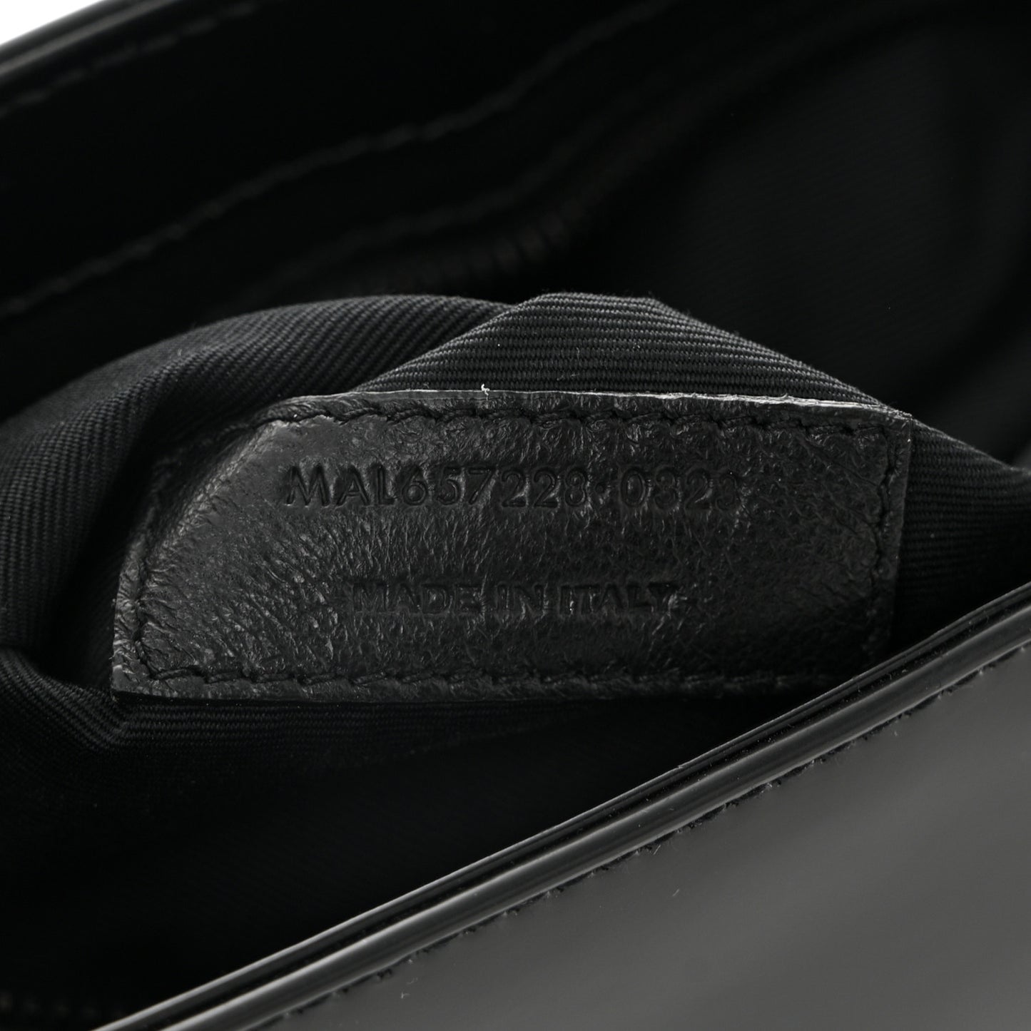 Patent Calfskin Monochrome Le 5 A 7 Hobo Black