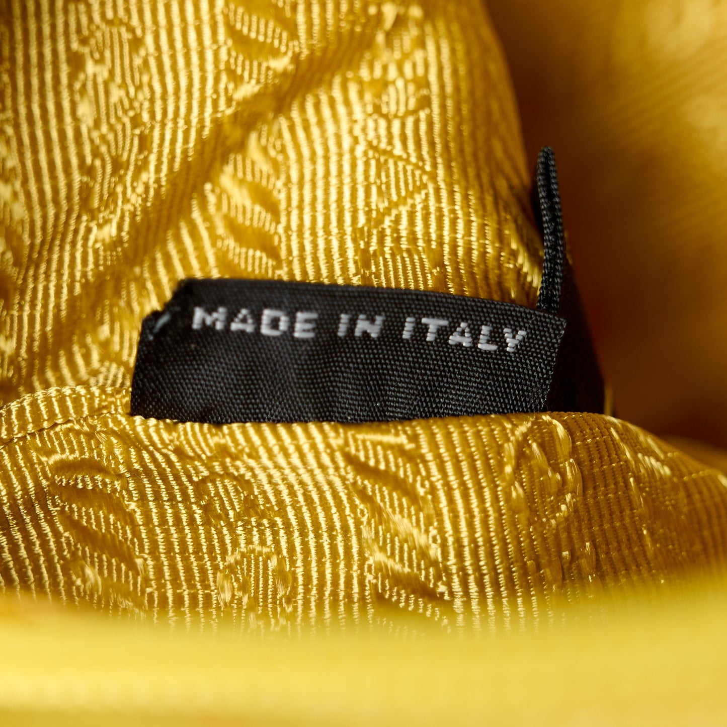 Re-Nylon Vela Pouch Cedro