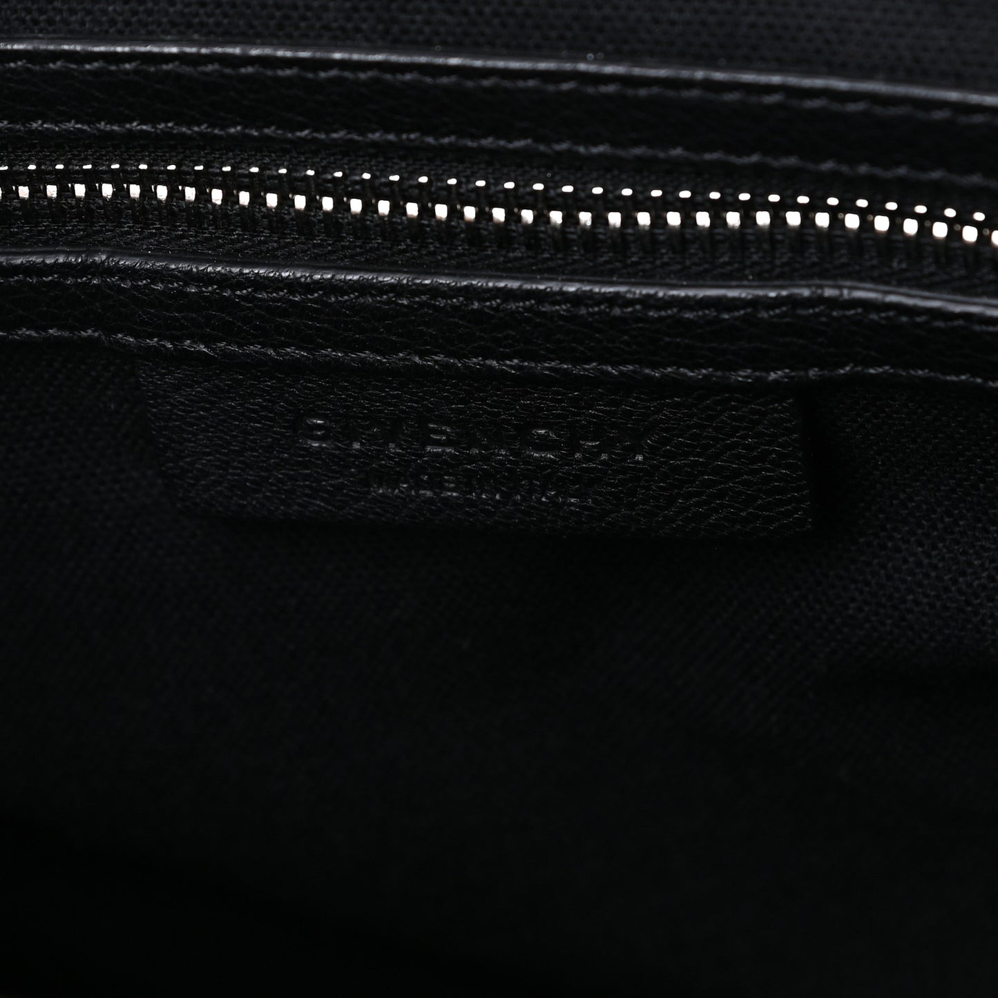 Sugar Goatskin Medium Antigona Black