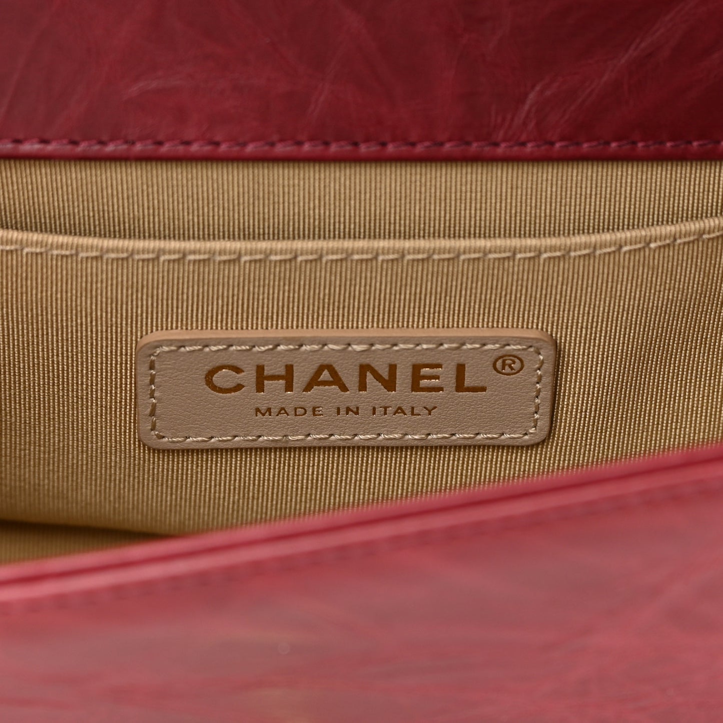 Crumpled Calfskin Chevron Small Chain Boy Flap Burgundy