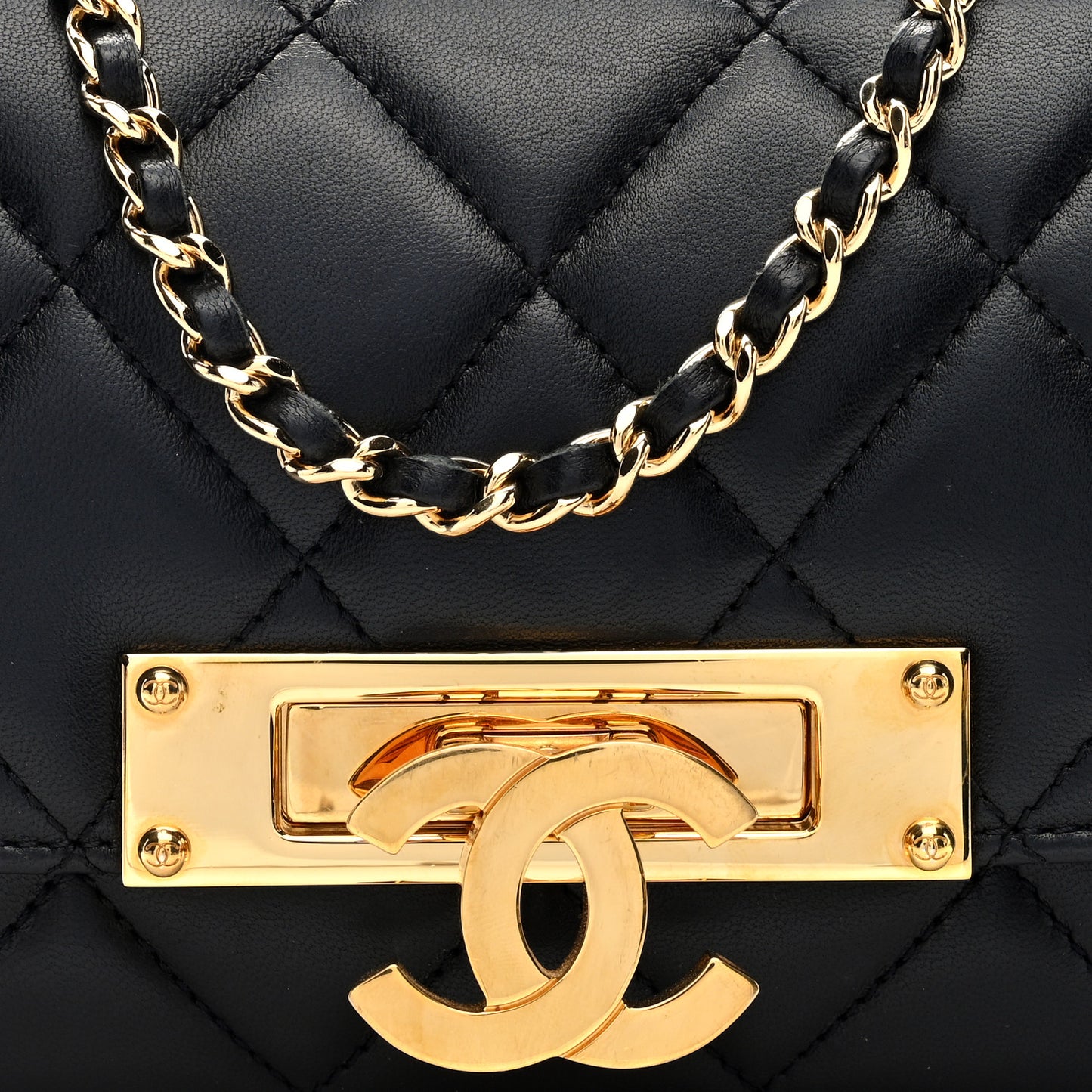 Lambskin Quilted Golden Class Wallet on Chain WOC Black
