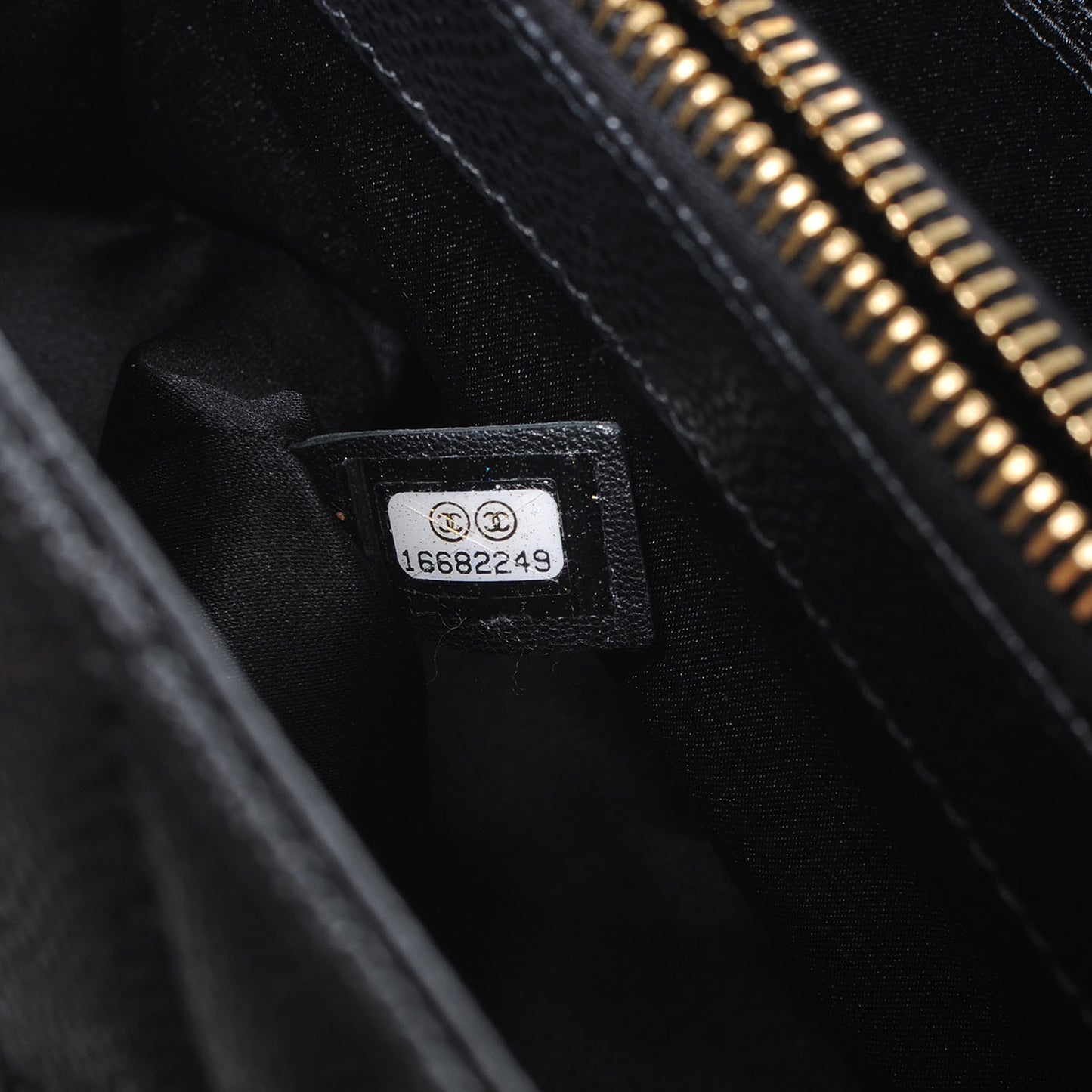 Caviar Grand Shopping Tote GST Black