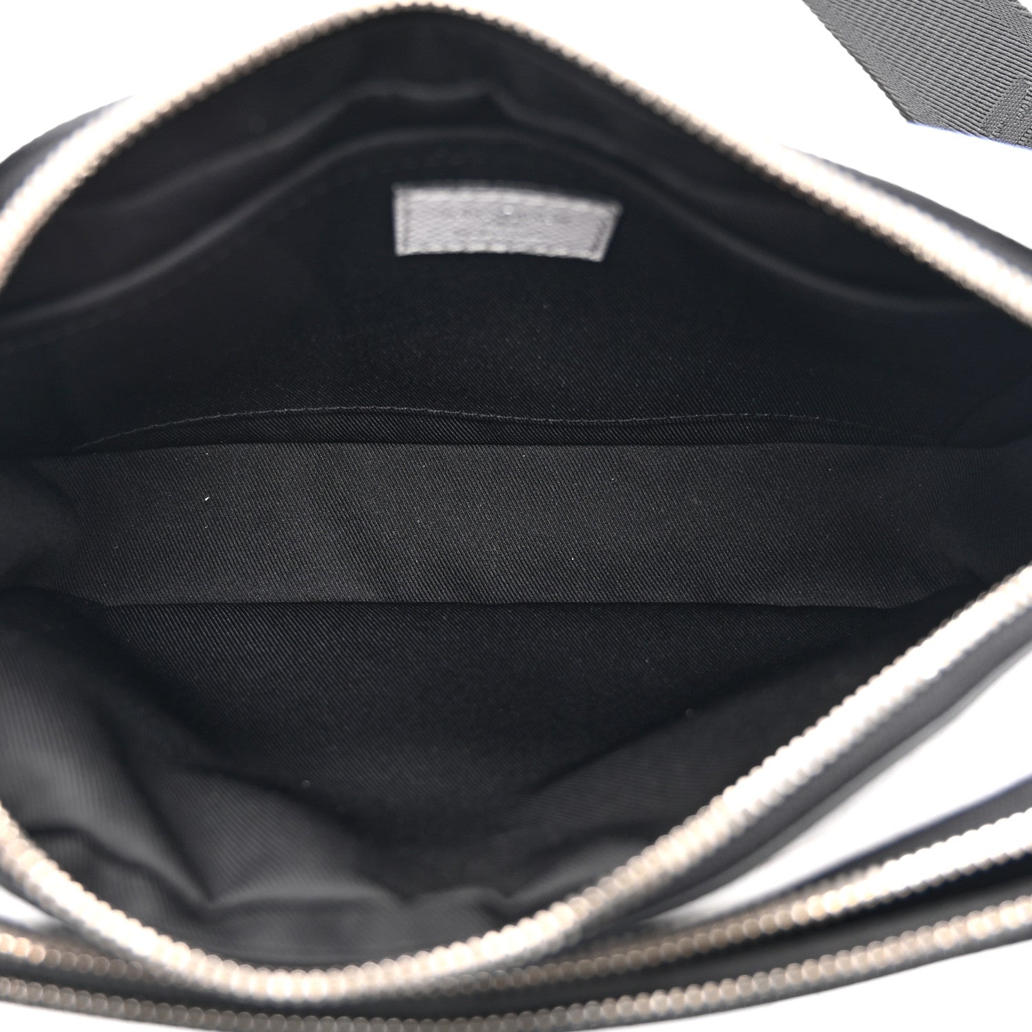 Louis Vuitton Taiga Monogram Alpha Messenger Optic White 5 of 10