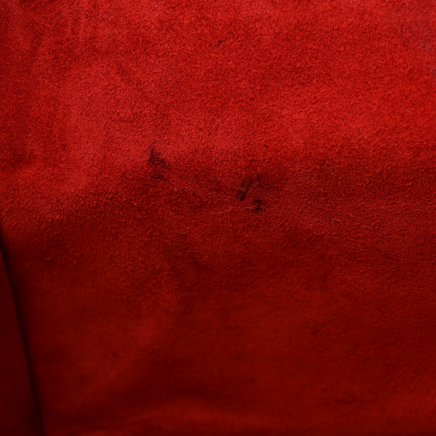 Supple Calfskin Medium Phantom Luggage Red