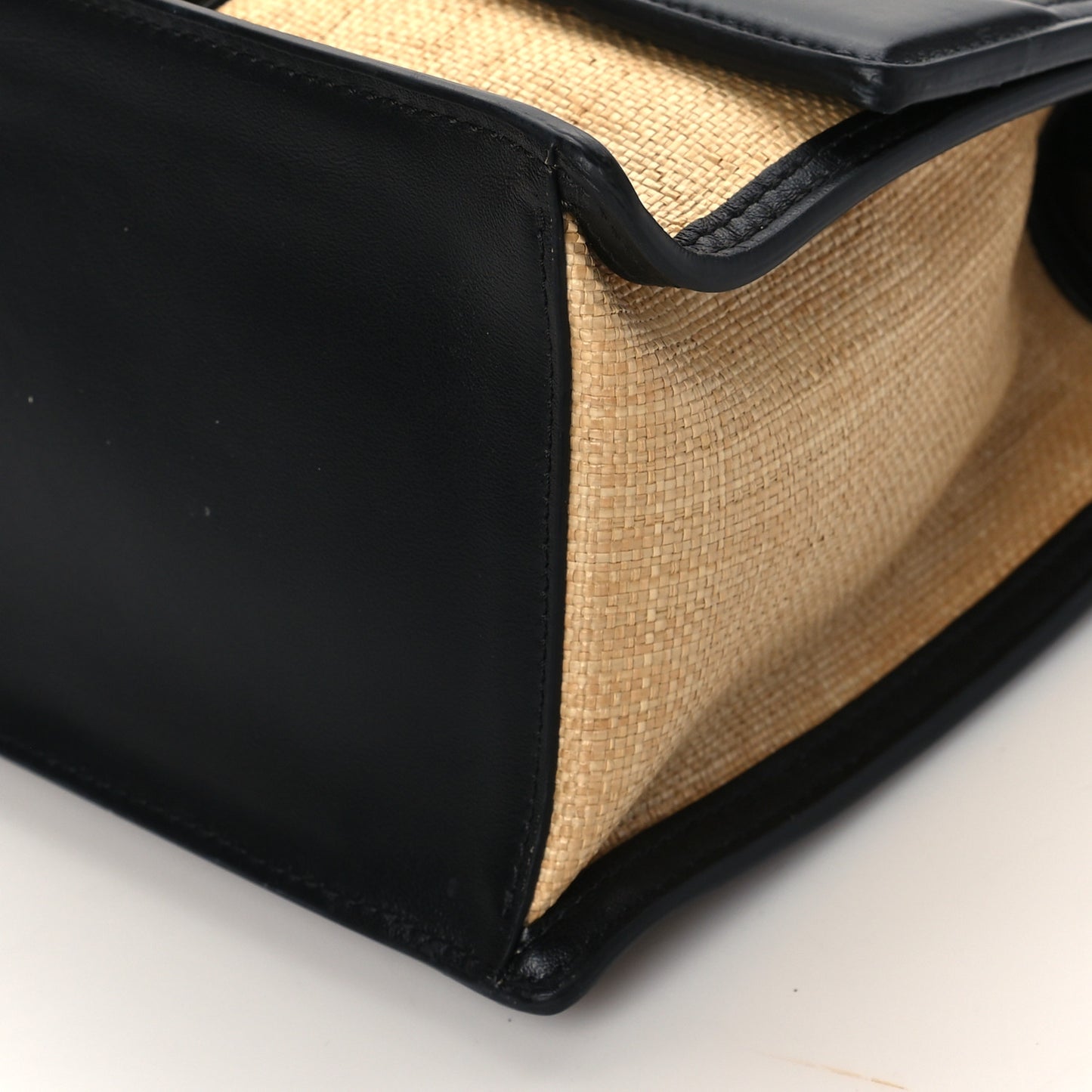 Raffia Calfskin F is Fendi FF Embroidered Kan U Shoulder Bag Grano Black