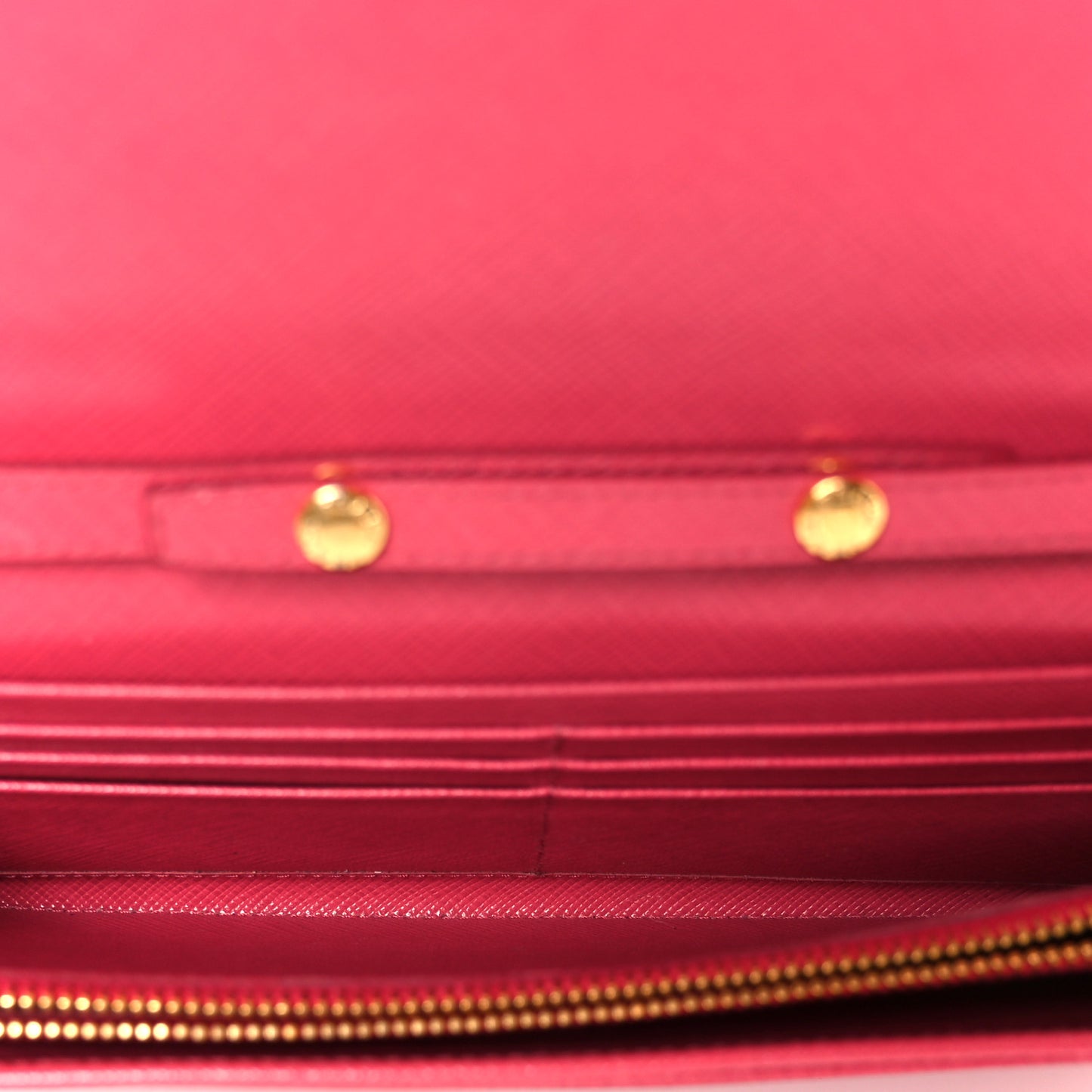 Saffiano Wallet on Chain Peonia