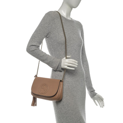 Gucci Pebbled Calfskin Medium Soho Flap Crossbody Camelia 2 of 8