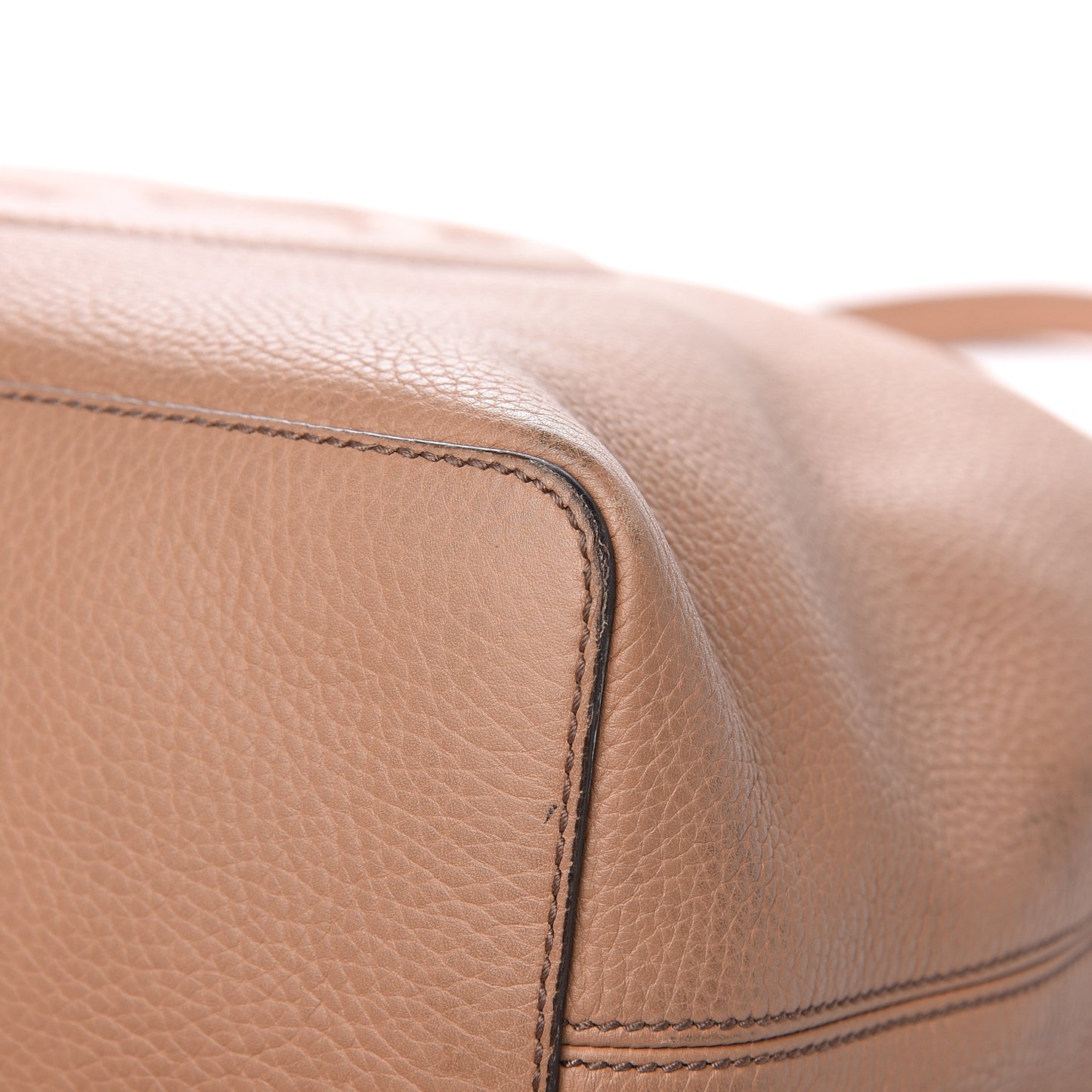 Pebbled Calfskin Large Soho Hobo Camelia