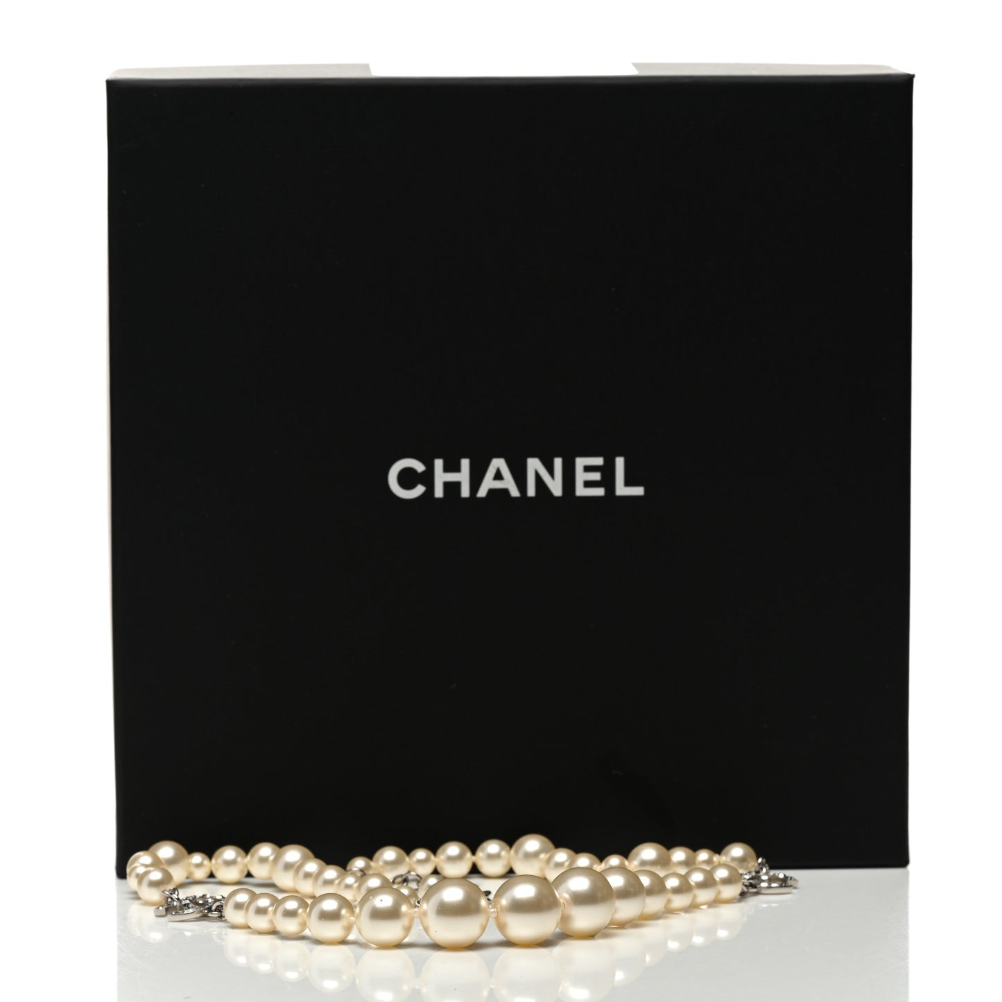 Pearl Crystal Baguette CC Short Necklace Silver