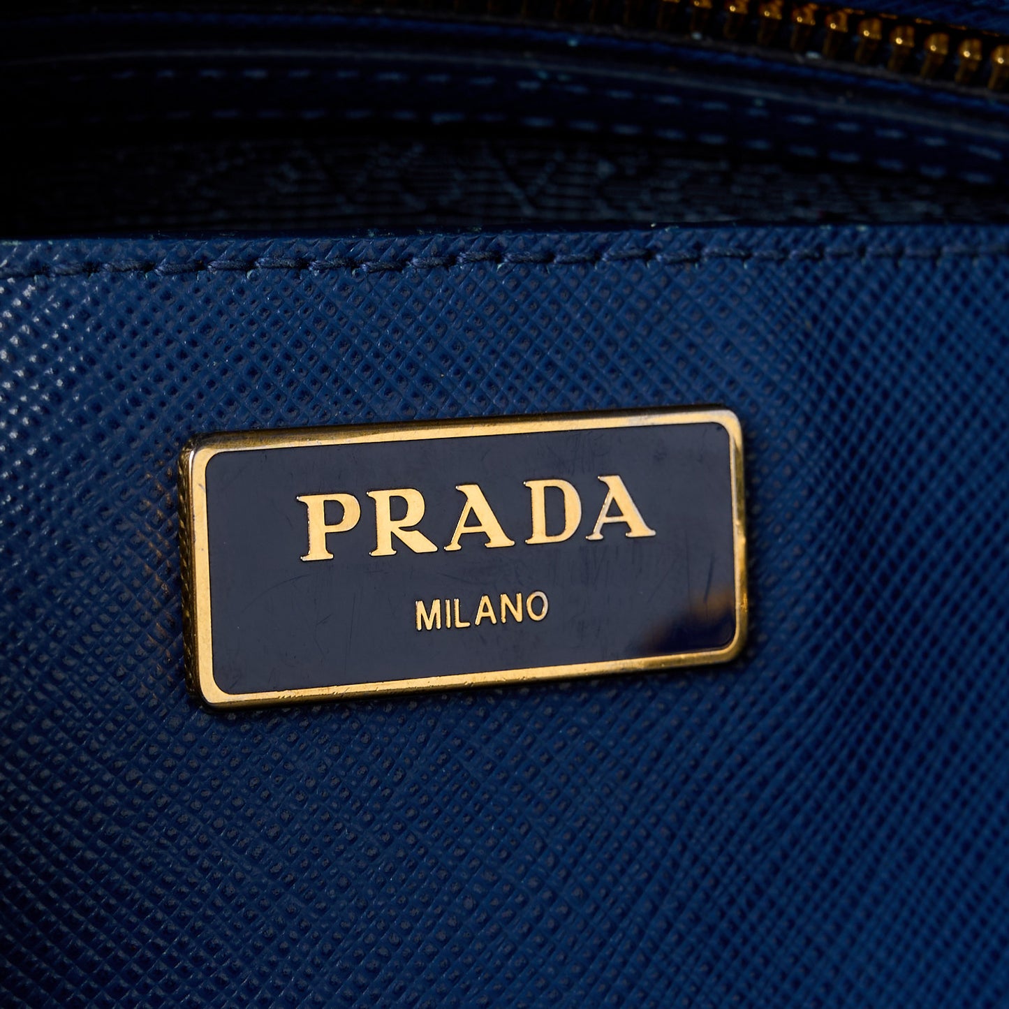 Saffiano Medium Galleria Double Zip Tote Bluette