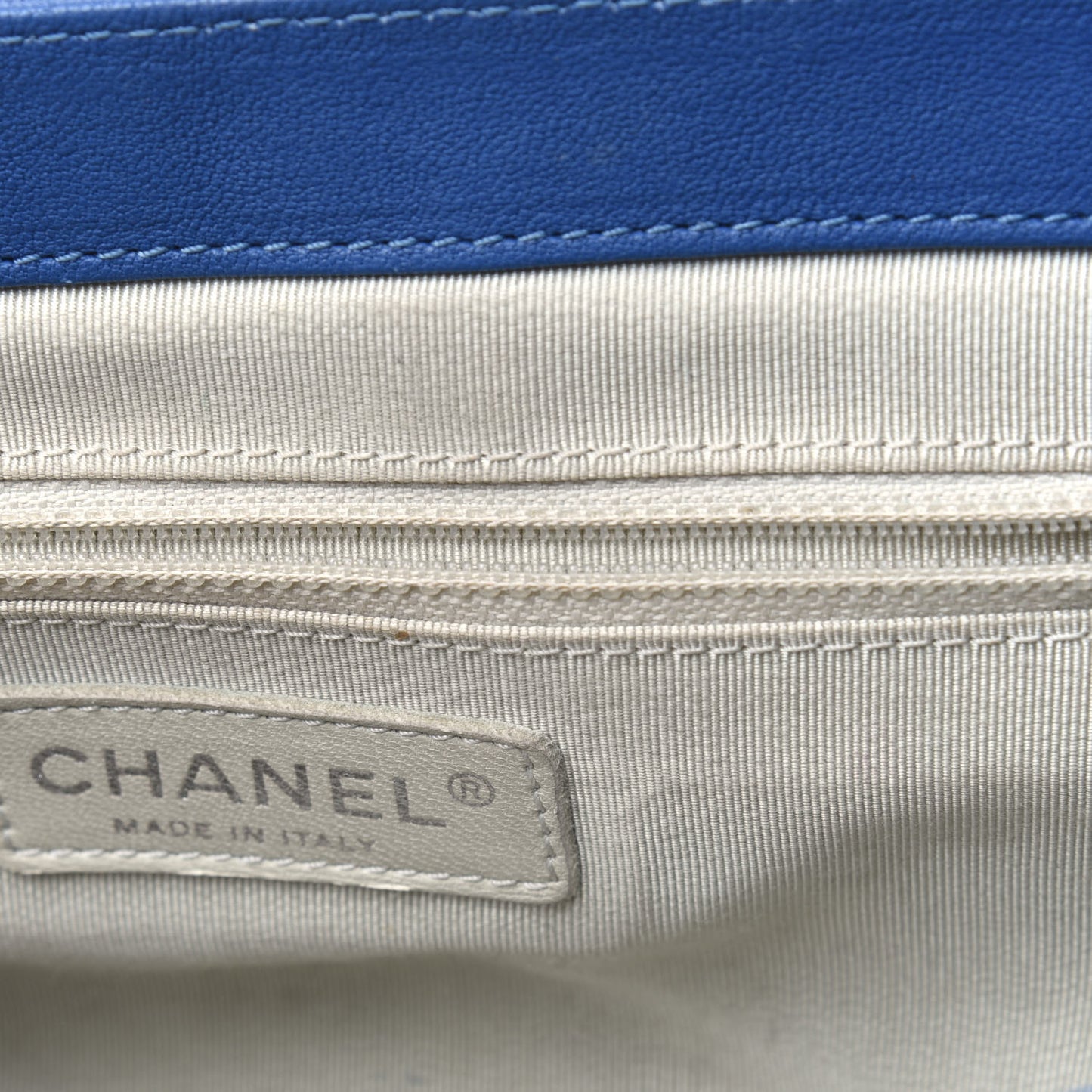 Washed Lambskin Quilted Medium Chain Around Messenger Blue
