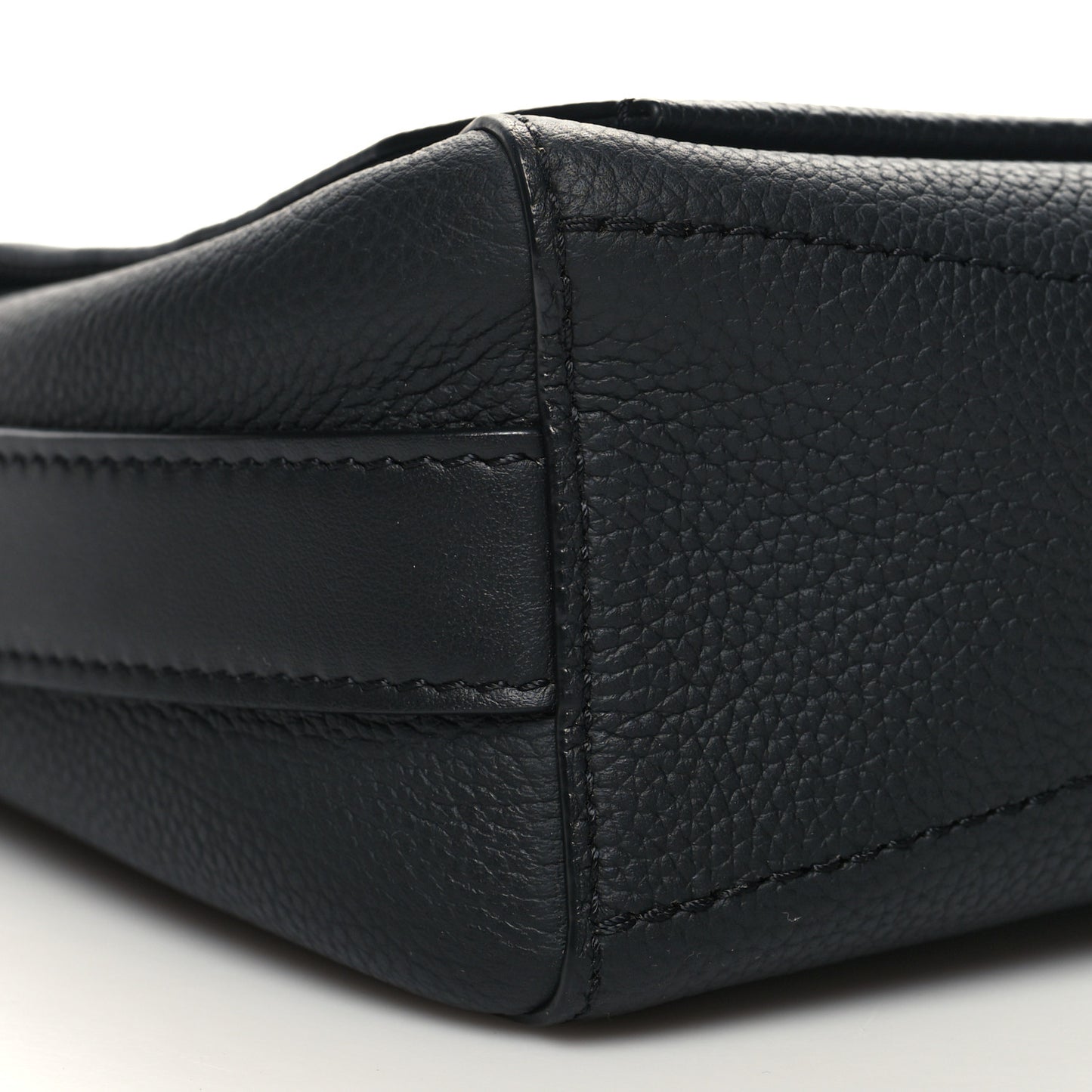 Calfskin Aerogram Messenger Black