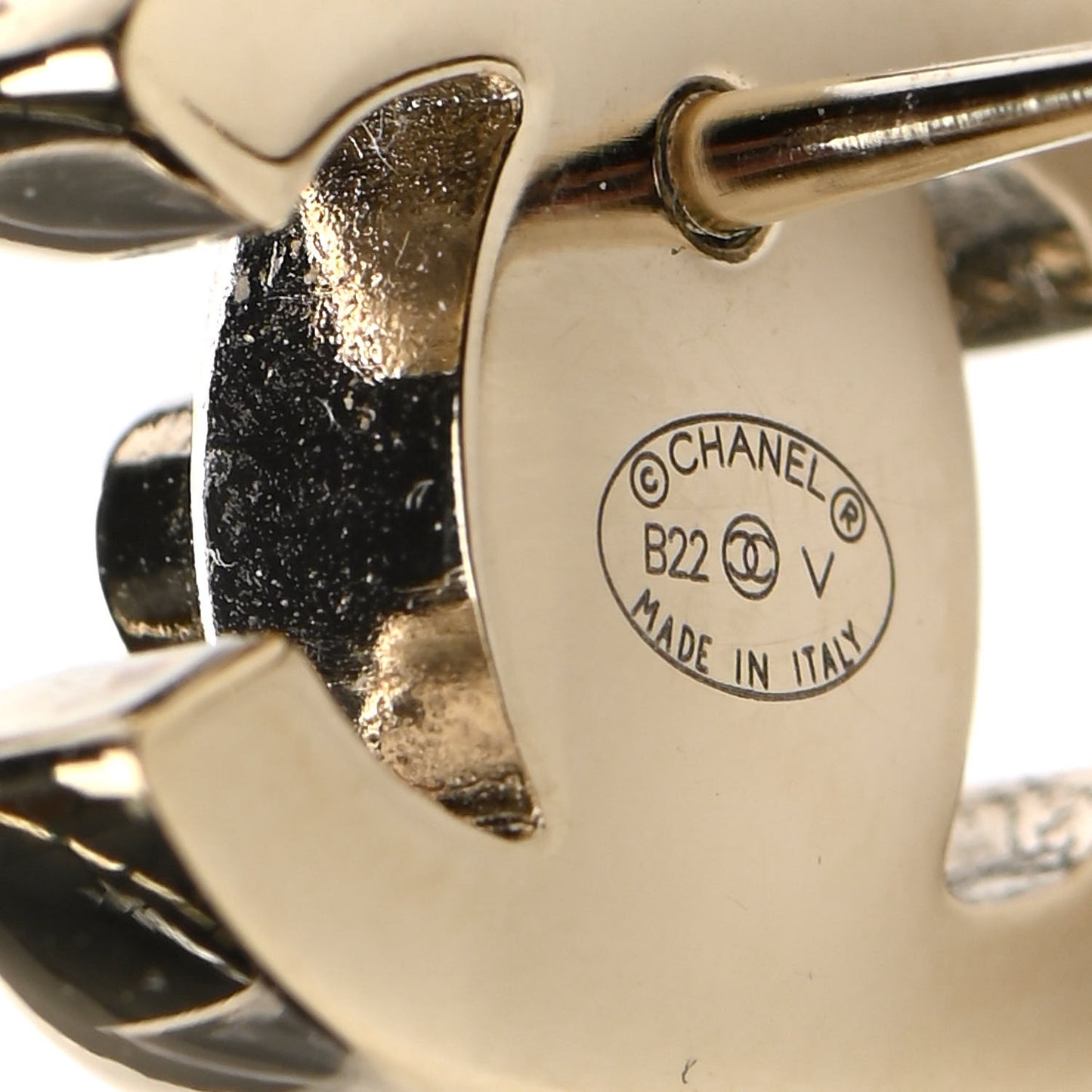 Metal CC Turnlock Earrings Gold