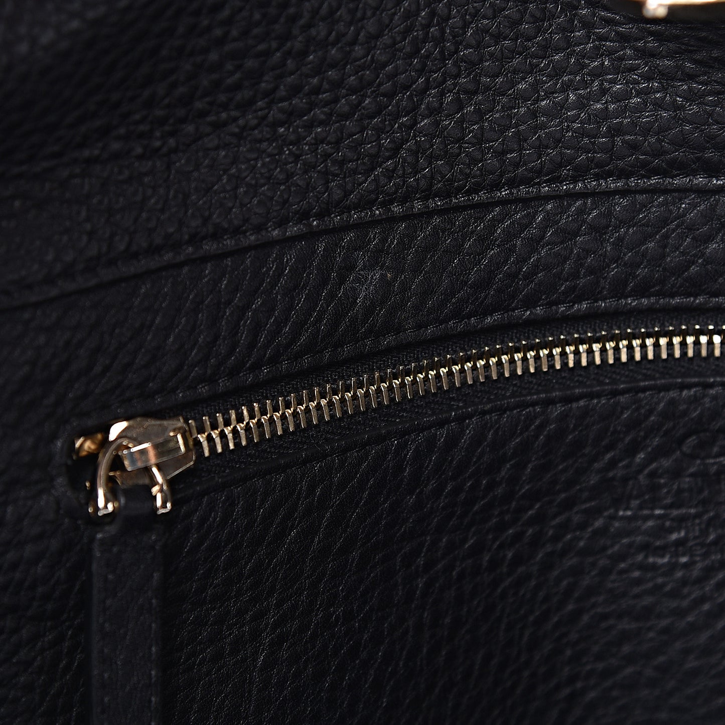 Pebbled Calfskin Medium Rockstud Tote Black