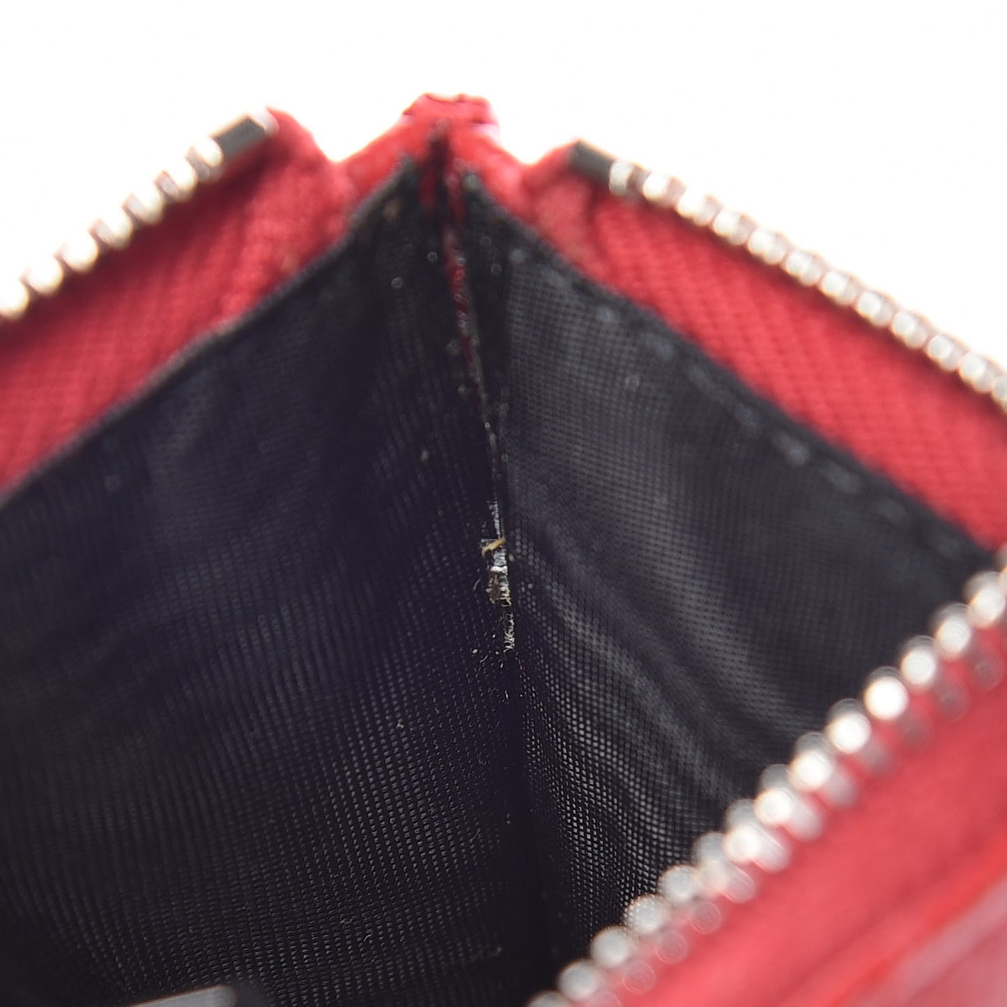 Grain De Poudre Matelasse Chevron Monogram Zipped Card Case Rouge
